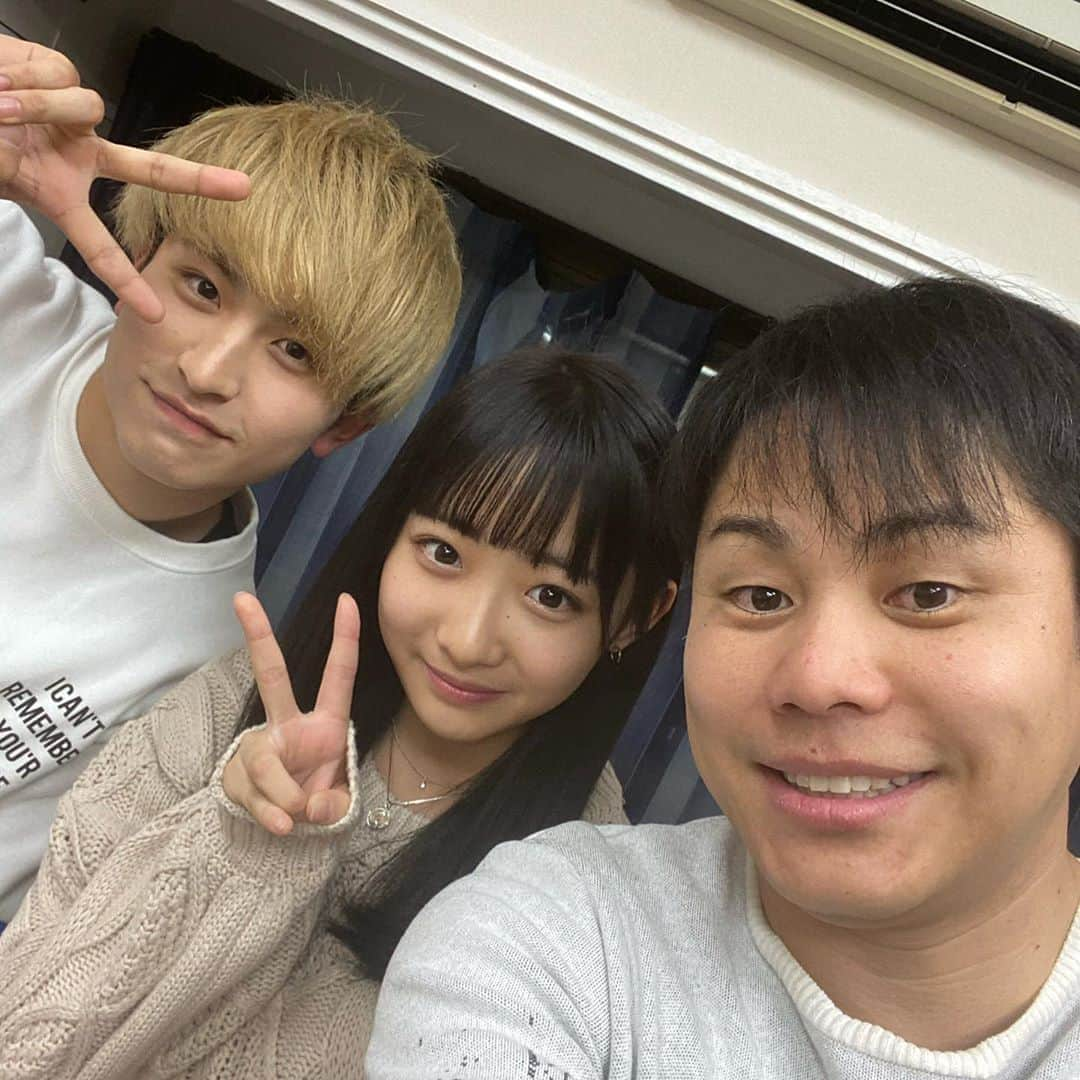 井上裕介さんのインスタグラム写真 - (井上裕介Instagram)「僕が出させて頂いている『今日好き』で結ばれたカップル！！ 『せなかれ』ちゃんとYouTube撮影をした。 番組では聞けない事など、恋の裏事情を色々教えてもらった。 ってから、この2人とにかく仲がいい。 ラブラブ過ぎて嫉妬しちゃう。 近日公開の動画配信まで、お楽しみに。  #NONSTYLE #ノンスタイル  #井上 #今日好き #カップル #せなかれ #ラブラブ #羨ましい #NONSTYLE井上365 #近日公開」1月8日 17時04分 - nonyusuke