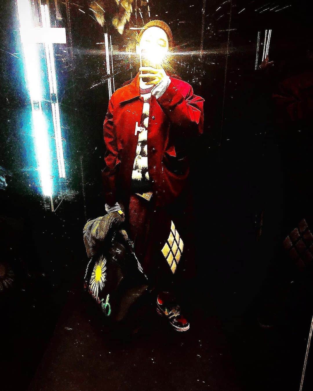 G-DRAGONのインスタグラム：「🇰🇷✨💣💥@anthonyrianda」