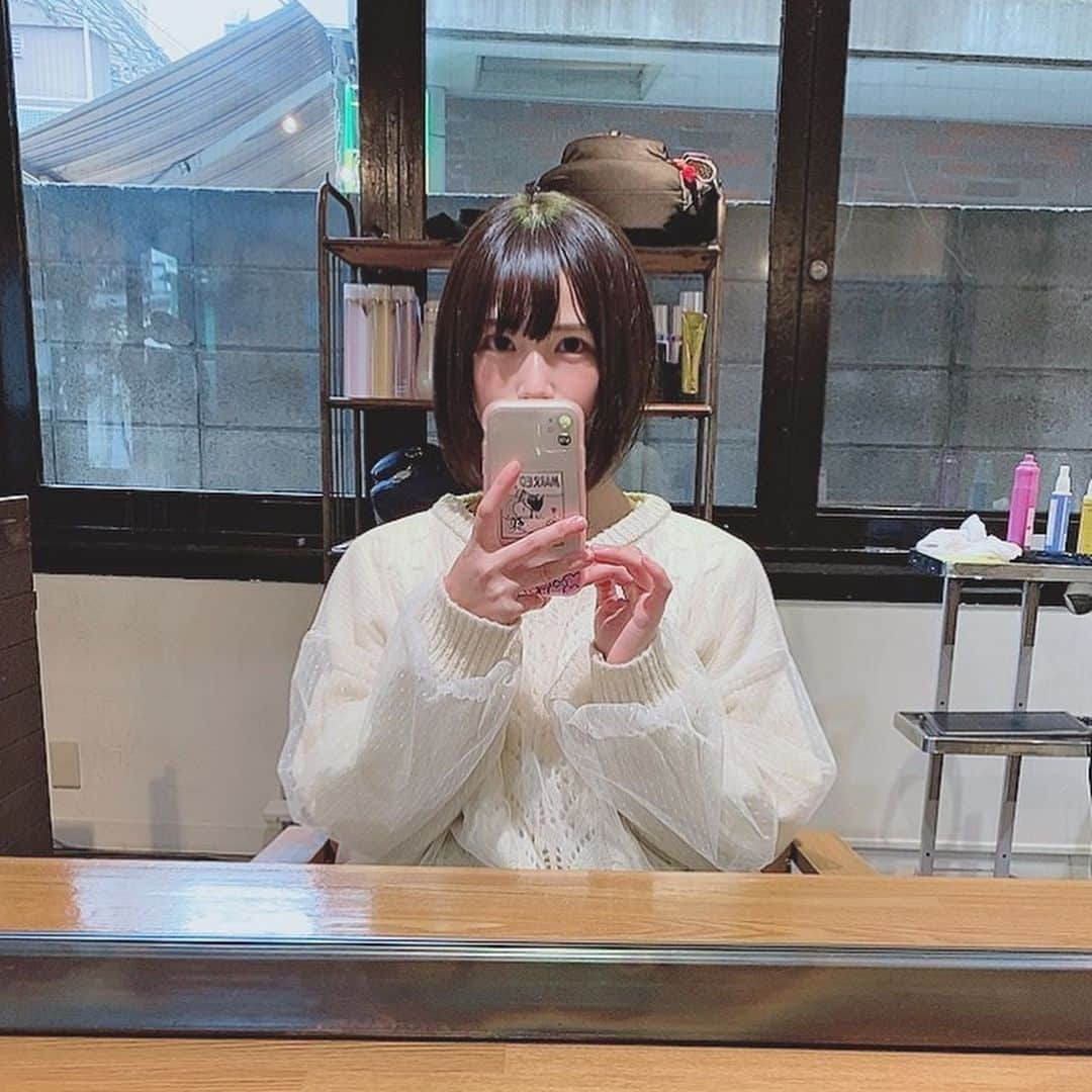 村上りいなさんのインスタグラム写真 - (村上りいなInstagram)「原宿の #vreea さんで髪の毛カットして頂いた☺️ なりたかった、まーるいシルエットになれて嬉しい🥰　少しさっぱり🤏 丁寧にカットして下さって思い通りの髪型になれたよ。 鶴見さんありがとうございます‼︎ #vreea原宿 #haircut #hairsalon #ヘアカット #ショートボブ #shortbob #原宿 #harajuku #美容院」1月8日 17時13分 - riina_murakami