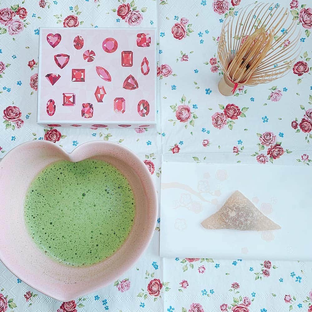 おたべ Instagram officialのインスタグラム：「やっぱり　こたべは可愛いなぁー@ももたちほ  素敵な画像提供：@chihoomaikai」