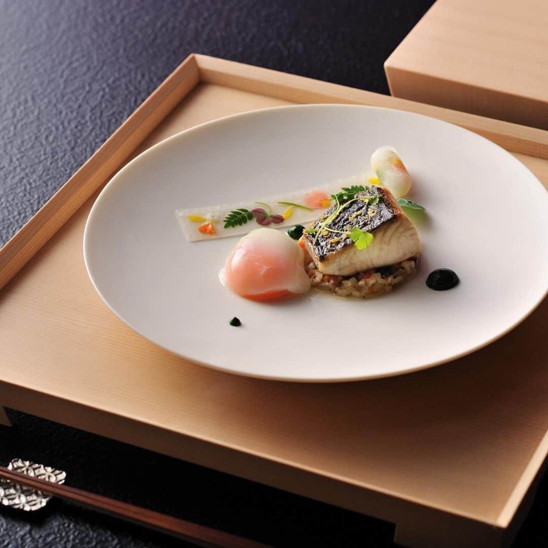 HOSHINOYA｜星のやさんのインスタグラム写真 - (HOSHINOYA｜星のやInstagram)「The exclusive dining experience of winter Japan - “NIPPON Cuisine” #hoshinoyatokyo #tokyo #ryokan #hoshinoya #hoshinoresorts #星のや東京 #東京 #旅館 #星のや #星野リゾート」1月8日 17時46分 - hoshinoya.official