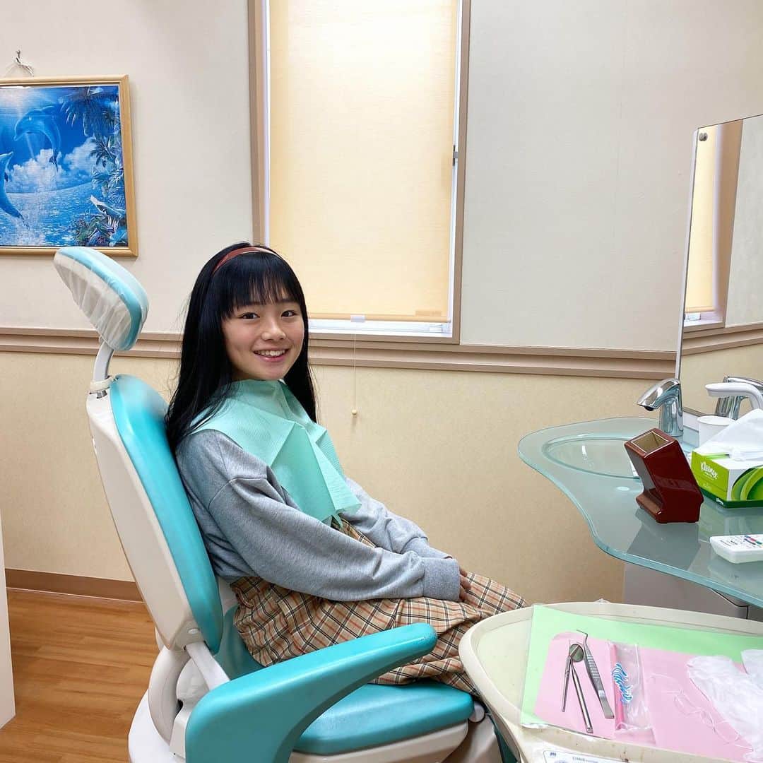 ひまひまチャンネルさんのインスタグラム写真 - (ひまひまチャンネルInstagram)「ママの歯医者で虫歯の検査してきたよ 最後にクリーニングとフッ素ぬってもらった😁 今日の動画 巨大パフェ作ってみたから見てね〜 #ひまひまチャンネル  #ひまひま家 #虫歯ゼロ〜」1月8日 17時38分 - himahima_channel