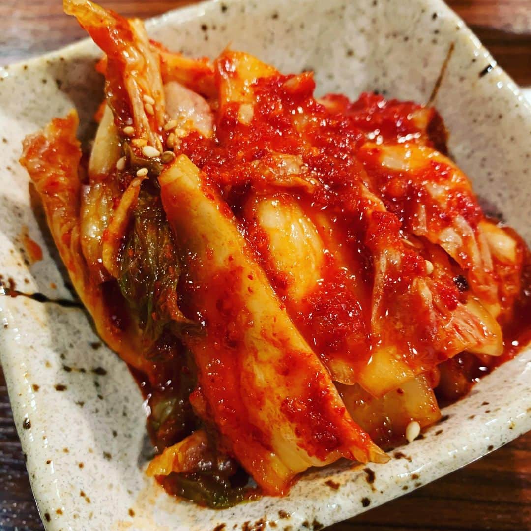 染谷俊のインスタグラム：「年間、未来スケジュール打ち合わせ。 スタッフと会うのも久しぶり。 キムチ食べると、夜よく眠れるらしいよ。  #染谷俊」