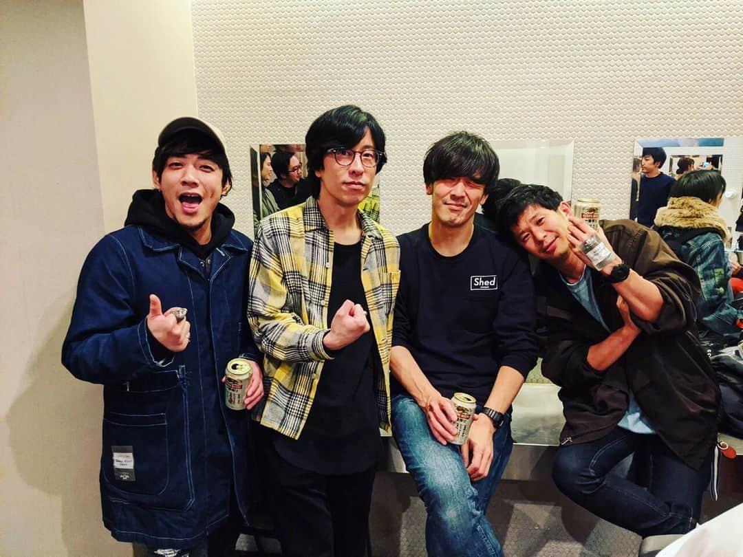 のインスタグラム：「昨夜たまたま奇跡の集合を果たした、#シゲイチ メンバー。 今年も楽しみです。 夏を待ち焦がれるおじさんです。  #ホリエアツシ #村松拓 #keishitanaka #荒井岳史」
