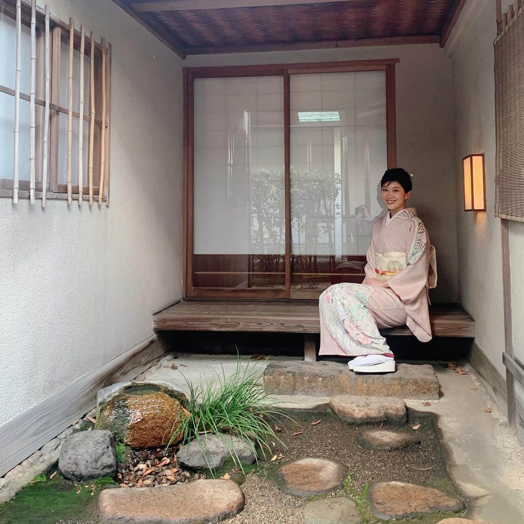 潮田玲子さんのインスタグラム写真 - (潮田玲子Instagram)「せっかくのお着物なので撮影会👘笑 背筋が伸びました😍💓🙌 #お着物 #総絞り #素敵でした👘 #藤娘きぬたや  #撮影会 #イメージは着物雑誌😂」1月8日 17時48分 - reikoshiota_official