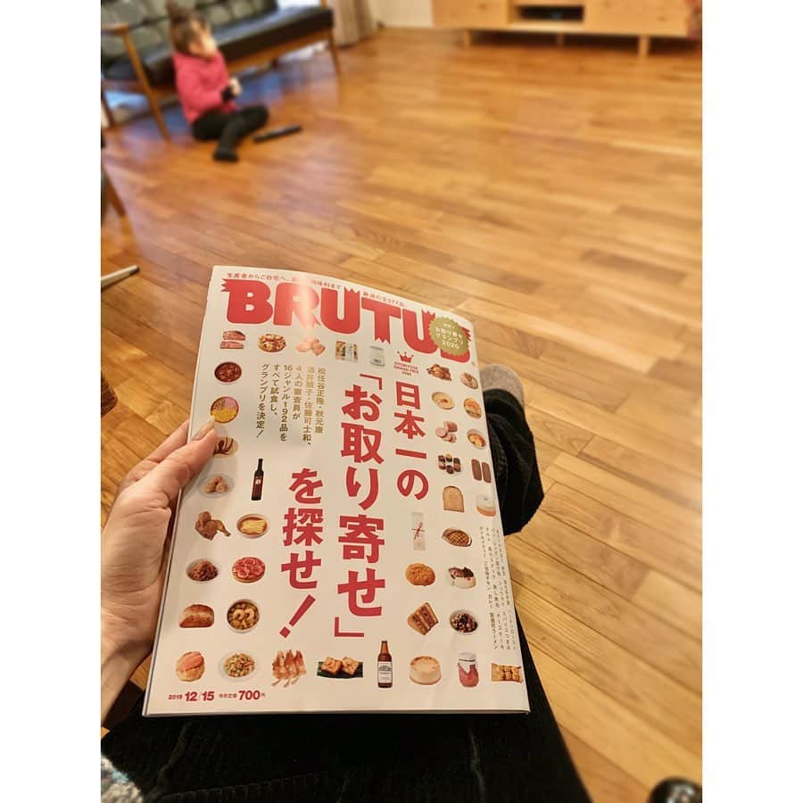 小林有里さんのインスタグラム写真 - (小林有里Instagram)「♡ 本日のお熱は🐥←😭 . . 朝はぶるぶるしてたけど、 お昼寝したら まだお熱でもケロリ♡ . . お昼寝の時間だけは わたしの番ーーっ❤️ . ってことで、 もーーーー ずーっと楽しみにしていた 金澤ななほしカレー🍛✨ @nanahoshicurry.jp . . ようやく食べれたー😭❤️ . . 油、小麦粉、お砂糖を使わず 時間と手間は惜しまずに。 毎日食べても むしろ健康でいられるカレー！ . こんなカレー聞いたことある？ 作り手さんの想いにまず感動。 . . そしてひと口目もこれまた感動😭👏❤️ ゴロゴロ入ったビーフの ほろほろやらかいこと...♡ . 優しい味なのかな？ と思いきや、 しっかりスパイスが効いていて カレー好きも大満足よ❤️ . . お取り寄せで 冷凍で届くのだけど これまた箱も可愛くて🎁✨ . 中も外も素晴らしいとくれば 雑誌も放っておかないよね😆 BRUTUSに ばっちり載っておりました♡ . . はぁ幸せ。 両方の両親に贈りましょ。 . . #うちのカレー #嘘♡ #金澤ななほしカレー  #大満足#身体に優しい #ちゃんとスパイシー #金沢ってすごいね#虜 #curry#promotion#yummy @nanahoshicurry.jp」1月8日 17時56分 - lilyshandmade