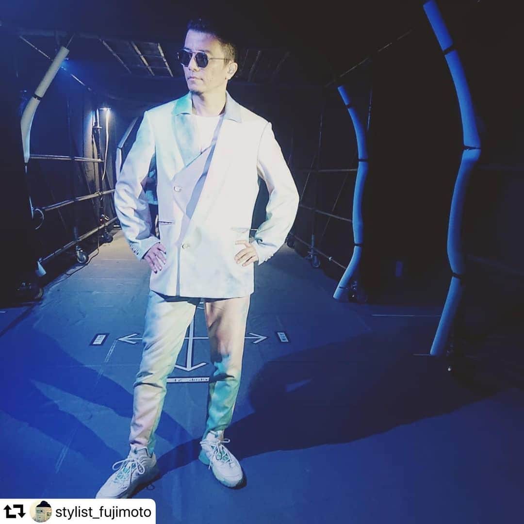 メアグラーティアのインスタグラム：「#repost @stylist_fujimoto ・・・ Upload previous. FES of last year.  KREVA section. #KREVA  @kreva_drk_dj908  #908fes  #live  #costumedesign  #design #print #myself  thanks for... product→@meagratia  #mywork #meagratia」