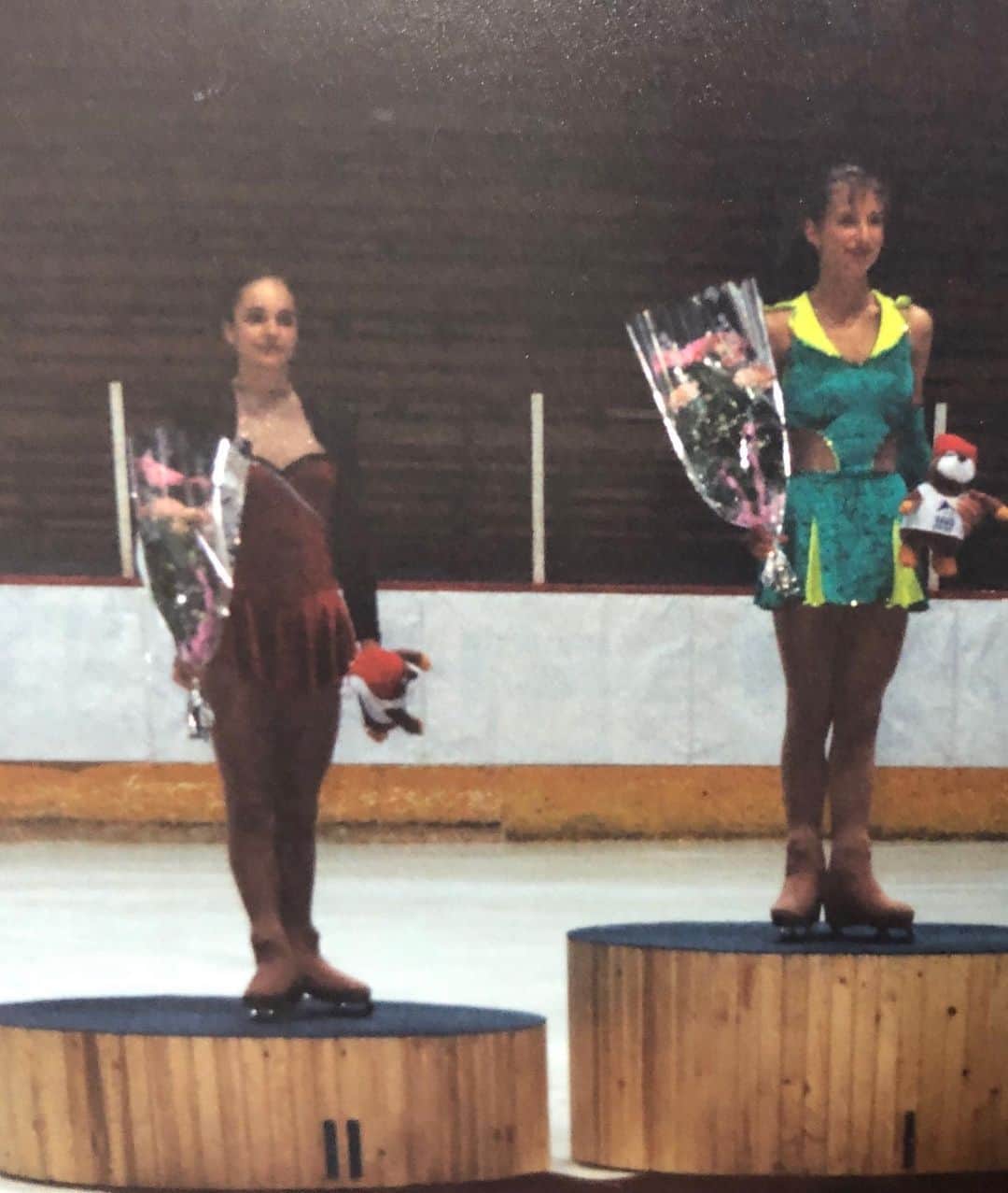 サラ・マイアーさんのインスタグラム写真 - (サラ・マイアーInstagram)「T-1 to the start of @lausanne2020 🔥🎿🥌⛸🏒🥇🥈🥉 . I wish all athletes a great competition 🍀✊, a lot of fun 🙃 & memories for a lifetime✨ . Photos: Throwback to 1999 where I competed at the European Youth Olympic Days in Poprad-Tatry/Slovakia: 1) With my aunt/coach Eva Fehr 2) In 2nd place as a 14-year-old 👧🏻 . #yog #lausanne2020 #youtholympics #letthegamesbegin #goodluck #hoppschwiz #throwback #eyod1999 #skating」1月8日 23時41分 - sarah.van.berkel