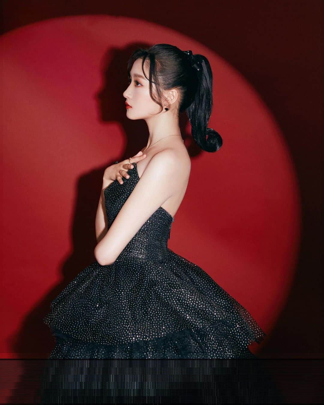 クアン・シャオトン（Guan Xiaotong）のインスタグラム：「🖤♥️」