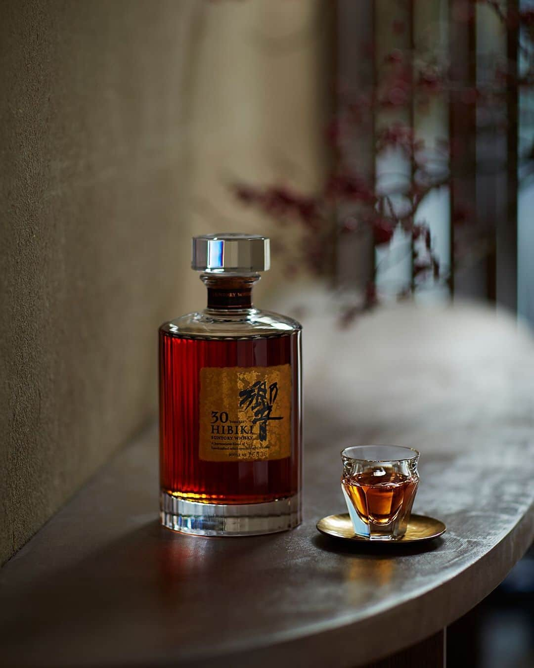 響 | SUNTORY WHISKY HIBIKIさんのインスタグラム写真 - (響 | SUNTORY WHISKY HIBIKIInstagram)「. HIBIKI TIME 願いを込めて味わう「響30年」 Savor a glass of HIBIKI 30 Years Old, while wishing for prosperity.  #響 #hibiki  #2020 #新年 #正月 #新年のご挨拶 #newyear #greetings」1月8日 18時14分 - suntorywhisky_hibiki