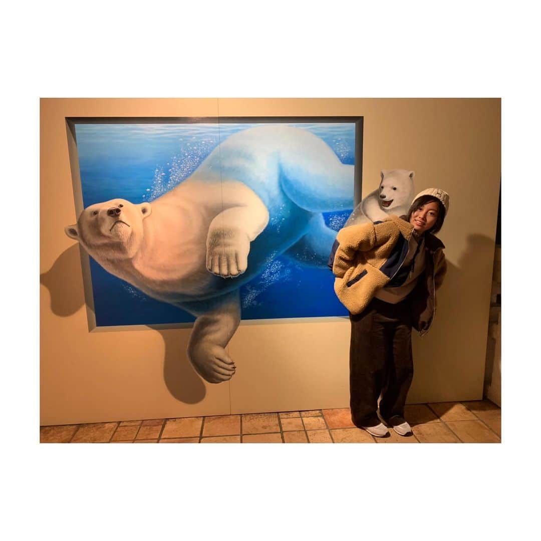八坂芽依さんのインスタグラム写真 - (八坂芽依Instagram)「先日、人生初！！ハウステンボス🌃 イルミネーション綺麗でした🥰 それに、VRしたり〜 トリックアート撮ったり〜楽しかったです。 なにより、、、映え写真をたくさん撮れて満足笑 まだまだ私は若い笑 是非行ってみてください！！！ かんちゃん、ありがとう😊💗 #妹ちゃん  #ハウステンボス#長崎観光」1月8日 18時17分 - yasakamei_28
