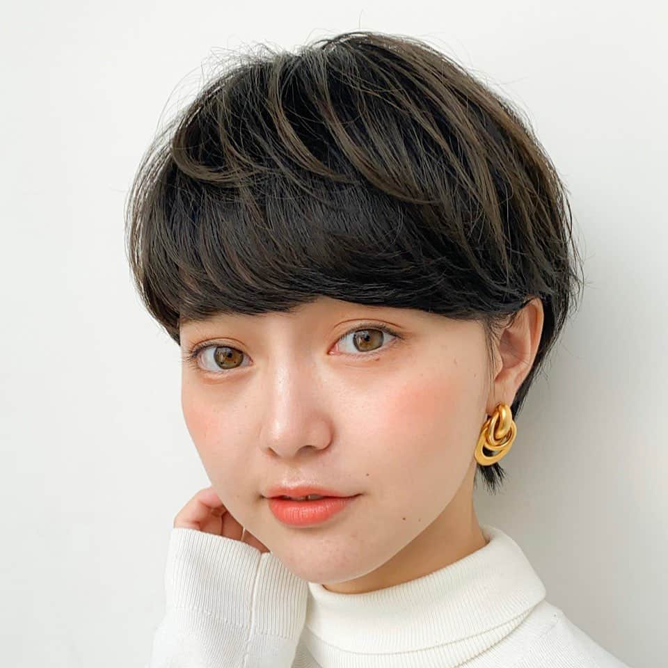 齋藤若奈のインスタグラム：「. 2020年もよろしくお願いします！ 1・2月の撮影依頼を順次受け付けております。今までDM頂いた方ももう一度送って頂けますと嬉しいです…！ . Styling : @nak__garden  #サロンモデル東京 #サロンモデル #サロンモデル希望 #サロンモデル募集中 #古着 #古着女子 #古着好きな人と繋がりたい #下北沢古着屋 #ショート #ショートヘア #ショートヘアアレンジ #used #vintage #ootd #instagood #l4like」