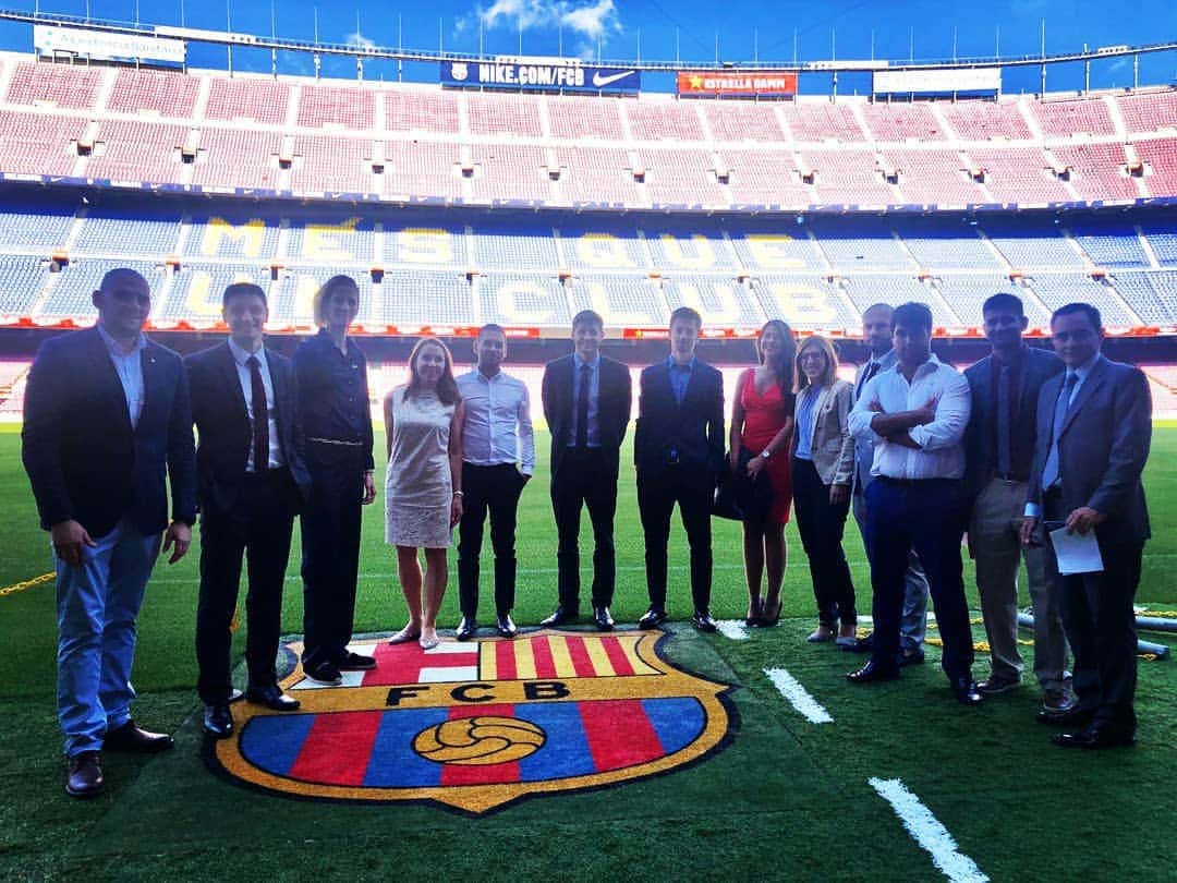 ミア・イエルコフのインスタグラム：「Tbt to last September. Being a part of great group of people. True inspiration and new friends. #ISDEfamily #fcbarcelona #sportslaw #globalsportsmanagement」
