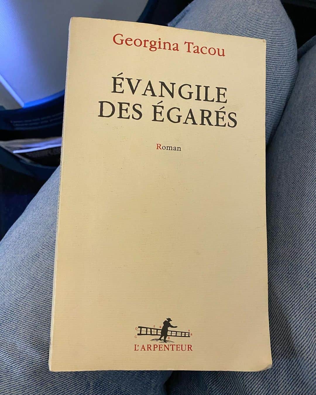 カロリーヌ・ド・メグレのインスタグラム：「Sortie le 9 janvier 💘 Magnifique livre, chaque mot prend aux tripes, extraordinaire. Bravo Georgina Tacou @apolloniakick  @gallimard」