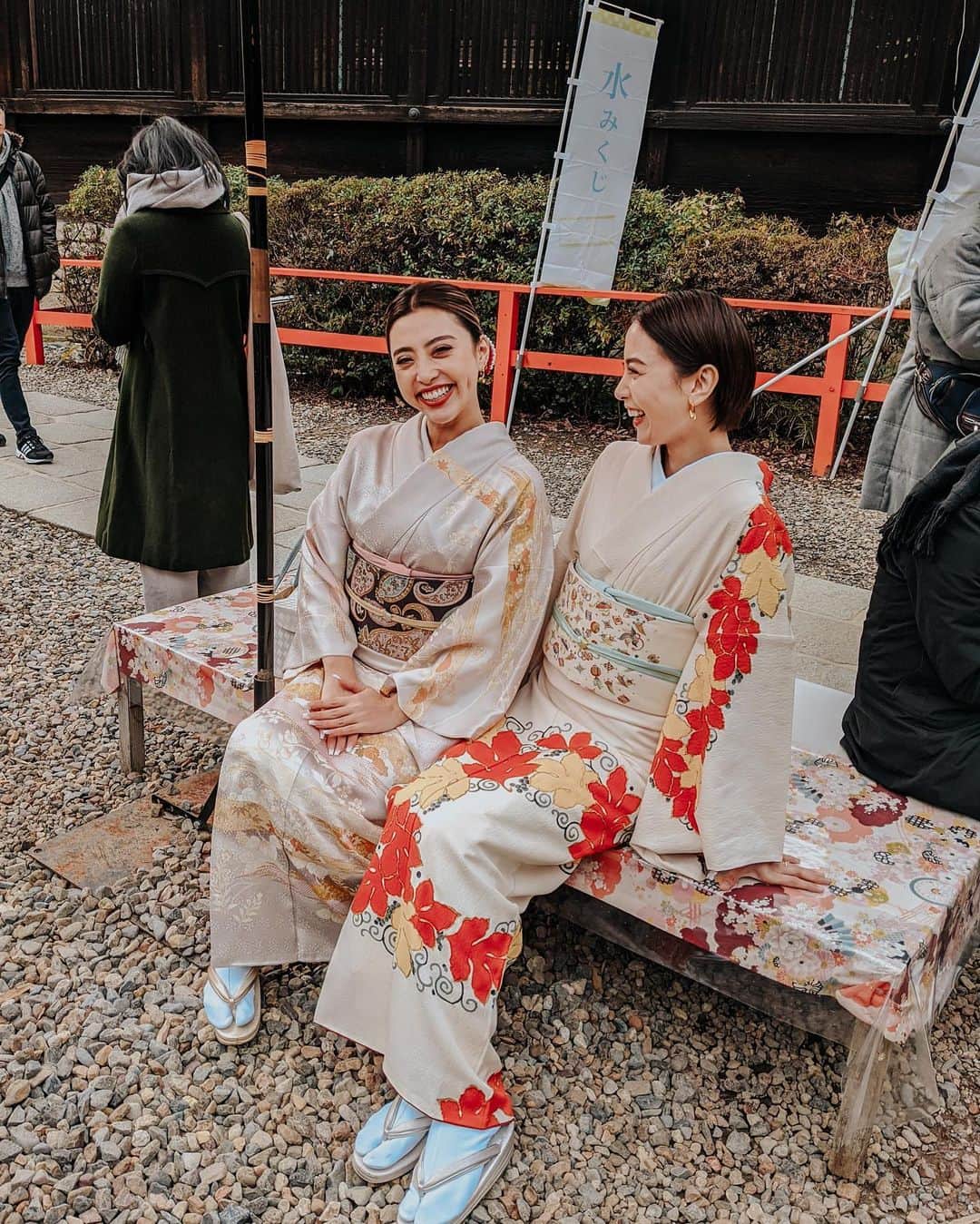 植野有砂さんのインスタグラム写真 - (植野有砂Instagram)「Idk why we fake laughed 😂👘連投ごめんなさい🙏🏻これはいーちゃんとアハハ〜って偽りの笑いをしてた時。笑　伝わらないなぁ〜🧍🏼‍♀️w#kyoto #京都 #kimono」1月8日 18時48分 - alisaueno
