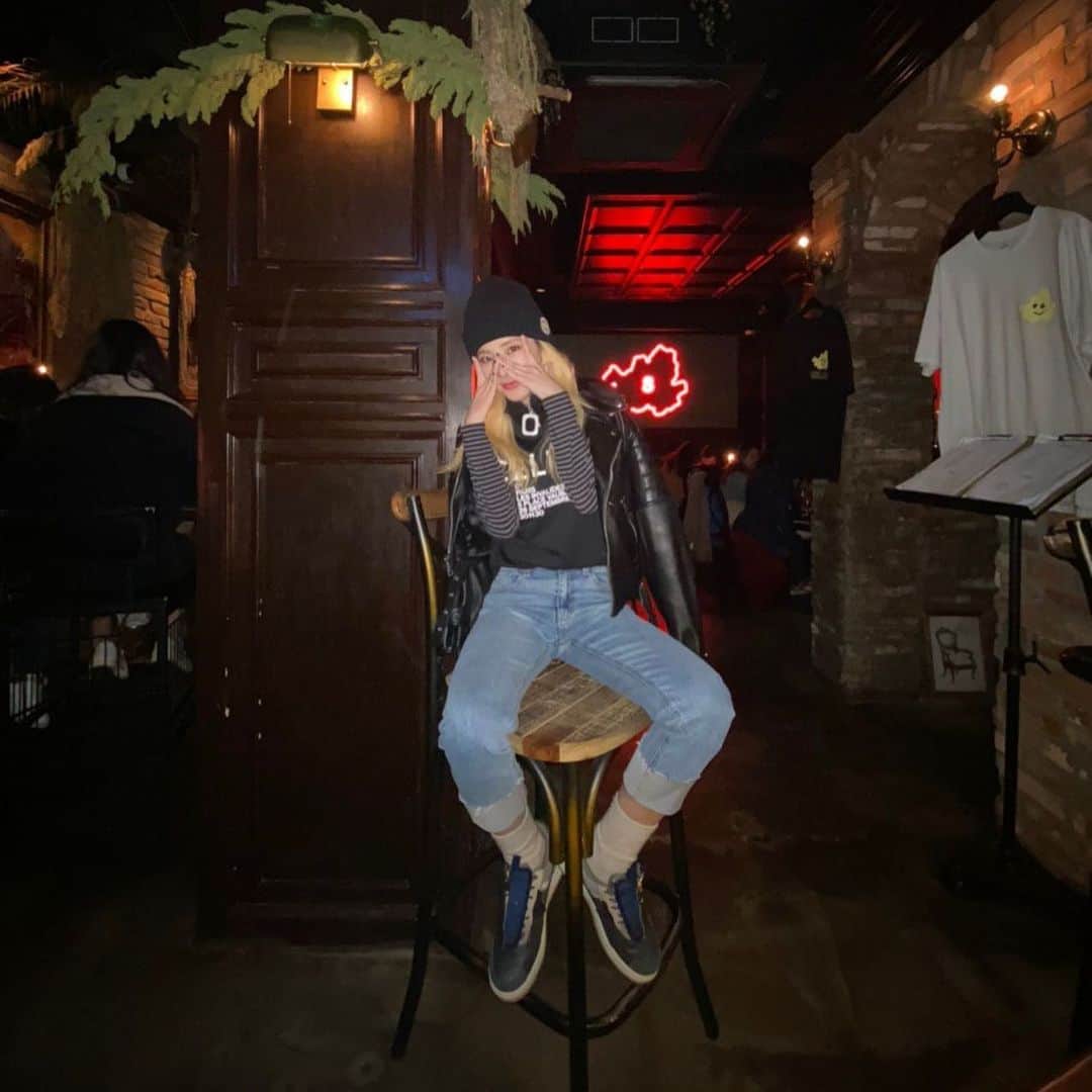 ダラ さんのインスタグラム写真 - (ダラ Instagram)「다사다난 하고 다이나믹했던 나의 2019.. 잘가라!!! 👋🏻」1月8日 18時58分 - daraxxi