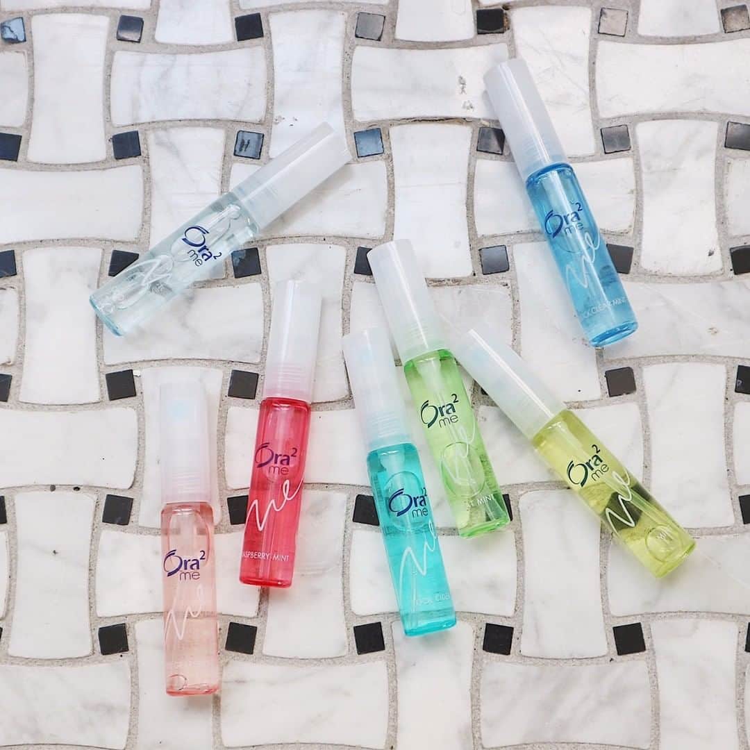 Ora2（オーラツー）のインスタグラム：「お正月モードが抜けなくて なかなか仕事に集中できない…💧 そんなときってみんなどうしてる？ コメントで教えてね♪ オーラツーミー マウススプレーならいつでもどこでもシュッと息ケアしてすっきり💕できるからお気に入りのフレーバーを持ち歩いてみてね😉✨ #Ora2 #Ora2me #オーラツー #オーラルビューティーケア #オーラツーミーマウススプレー #息ケア #カラフル #カラバリ #お気に入り #フレーバー #お正月 #お正月モード #お出かけ #おでかけ #冬 #持ち物 #バッグの中身 #マストアイテム #カメラ好きな人と繋がりたい #シンプルな暮らし #暮らしを楽しむ #日々の暮らし #美容 #美容好き #美容マニア #おきがくらぶ #タイル」