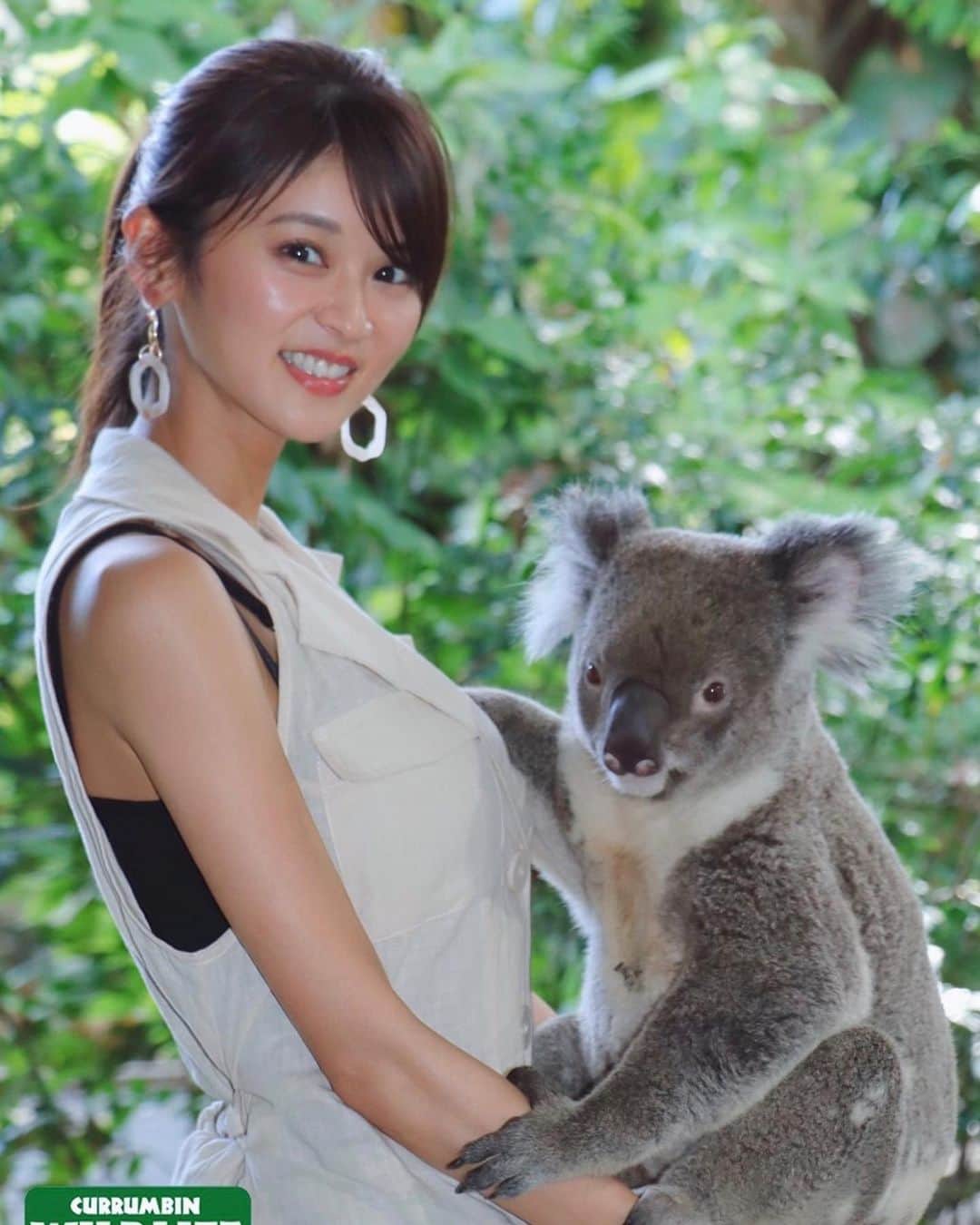 東野佑美さんのインスタグラム写真 - (東野佑美Instagram)「これはちょうど昨年の今日。🇦🇺 オーストラリアの動物たちは、とても人懐っこくて本当に可愛かった🐨🦘🌿 . #prayforaustralia #koala #kangaroo . . 今更ながら森林火災の現状をSNSを通して改めて知って…一年前の楽しかった写真を振り返っていたら胸が痛くて苦しくて。😭 . @redcrossau  微力だけど私はここから寄付させていただいたよ。🙏 ここのプロフィールにあるURLからウェブサイトに飛べます！ 他にも動物たちを助けるための支援もあるみたい。 私が投稿したところで…とも思ったのだけど、少しでも拡散に協力できたらな。と。🙇🏻‍♀️ . 一刻も早い鎮静化を願って。💫 一つでも多くの命が救われますように。。 . . #australia #オーストラリア #オーストラリア森林火災」1月8日 19時00分 - yumi.higashino