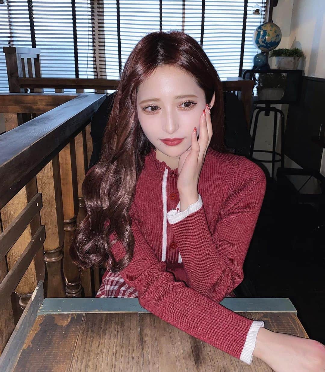 一ノ瀬りとのインスタグラム：「このひ、お洋服もねいるも髪も赤だからめっちゃ赤好きなひとみたいになった〜前髪うまくいかなかったから分けた〜どう？」