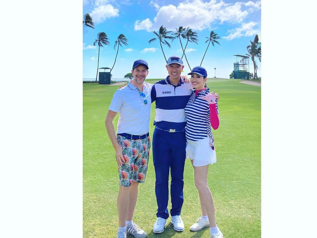 アンミカさんのインスタグラム写真 - (アンミカInstagram)「ホノルルに入ってから【SONY OPEN  in HAWAII 2020】に向け、毎日ラウンドしています🏌️‍♀️🏌️‍♂️ 初日は【RIZAP KBCオーガスタ】で優勝した🏆比嘉一貴プロと練習ラウンド⛳️ 。 翌日のプロアマ戦ドリームカップでは、アメリカ育ちの韓国選手ジェームズ・ハン選手とラウンド🏌️‍♂️🏌️‍♀️ 。 途中のホールでなんと！ 仲良しの小平智選手と古閑美保ちゃんのプロゴルファー夫妻が‼️二人を目の前にしてのパットに緊張MAX💦 。 明日は2018年のマスターズ優勝者のパトリック・リードと回ります❣️😍 楽しみです！ 。 #比嘉選手は優しくて突然の雨の中プレイしていたらサイン入りの傘をプレゼントして下さいましたよ❣️😍❣️ #ハン選手もエレガントで笑顔が素敵で全員に手取り足取りゴルフを教えて下さいました！ #互いを補いう合うフィットが良いチームのことを英語でハムandエッグスと言うがまさにそんなチーム！ #ハワイのチャリティ団体フレンズオブハワイの社長コルベットさんとSONYの河野さんと最高のハムアンドエッグでした！ @kogamihokogamiho @satoshi_kodaira_official @theodoremillertokyo @jameshahnpga @kazukigolf0423  @sonyopenhawaii」1月8日 19時10分 - ahnmikaofficial