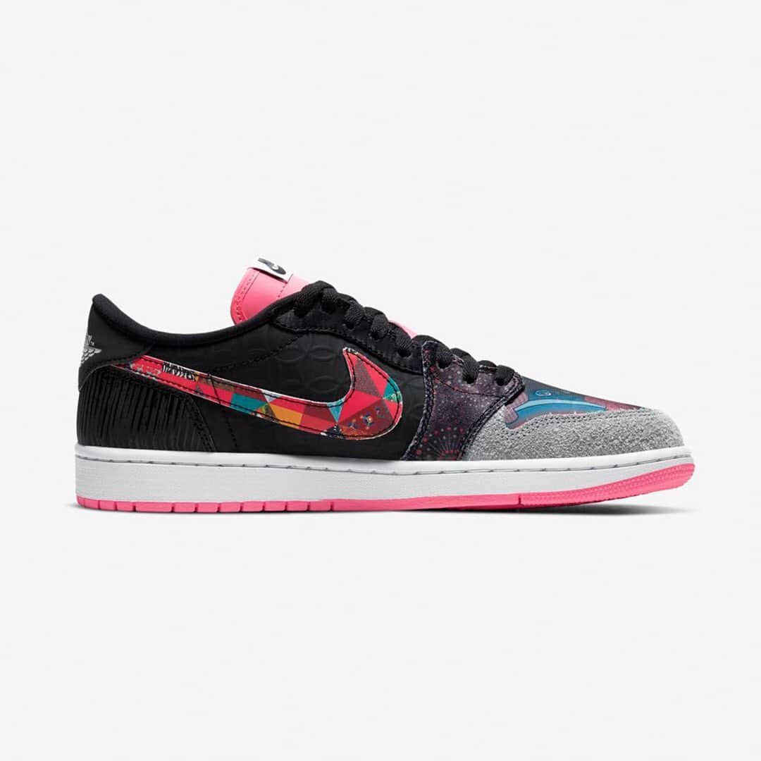 HYPEBEASTさんのインスタグラム写真 - (HYPEBEASTInstagram)「@hypebeastkicks: @jumpman23 is celebrating the Year of the Rat with a new Air Jordan 1 Low “Chinese New Year.” The shoe has been equipped with a bold patchwork style and asymmetrical colorblocking, alongside “Firework” and “Wind Kite” patterns. Look for it to release via @nike SNKRS CN on January 10 for approximately $158 USD.⁠⠀ Photo: Nike」1月8日 19時27分 - hypebeast