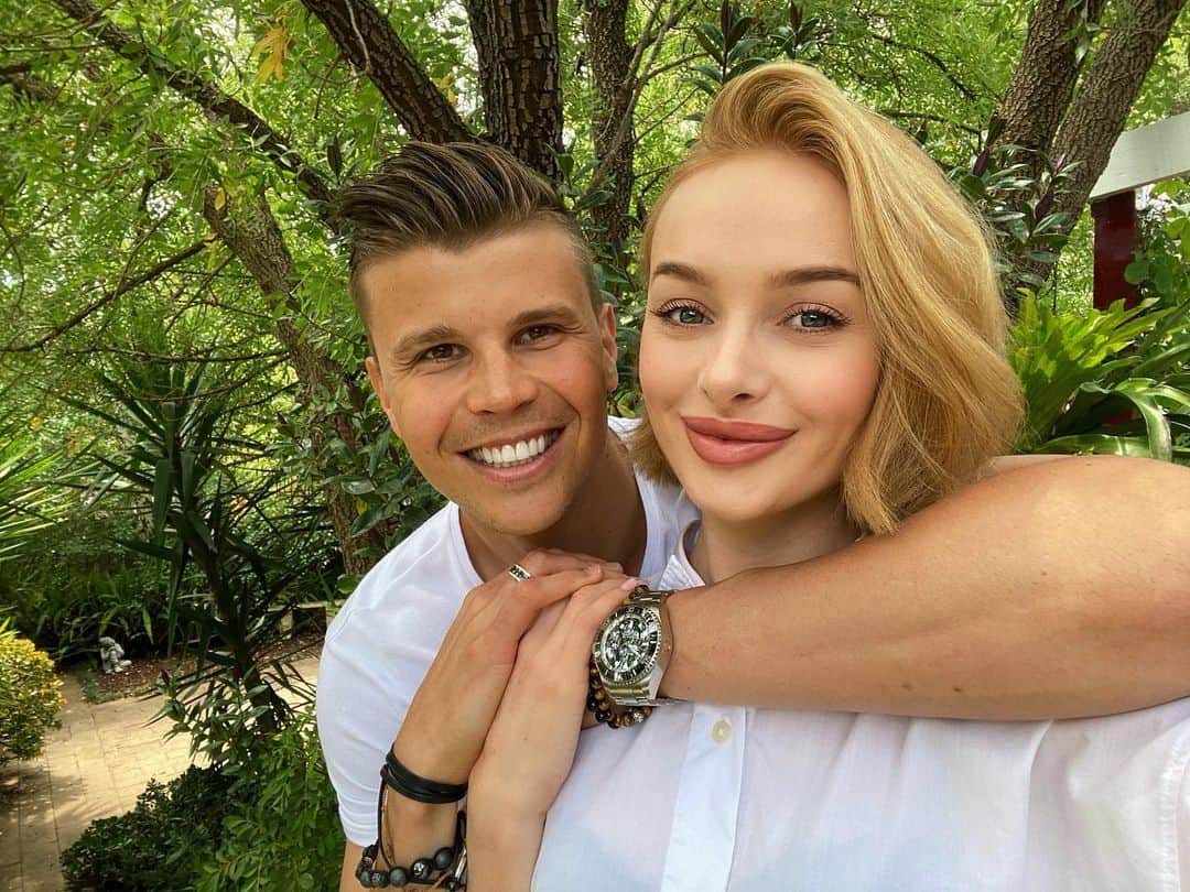 ミチェル・ランゲラクのインスタグラム：「👫❤️」