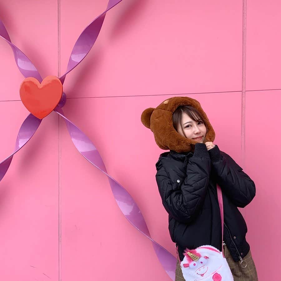 塚本美玲のインスタグラム：「この帽子暖かかった🧸💕﻿ 今回はちょっと長めに帰省した🐙たこ焼きもいっぱい食べたー♪﻿ ﻿ ﻿ .﻿ ﻿ ﻿ ﻿ .﻿ ﻿ ﻿ #大阪#ユニバ#usj#ミニオン#ティム#ユニバカチューシャ#pink」