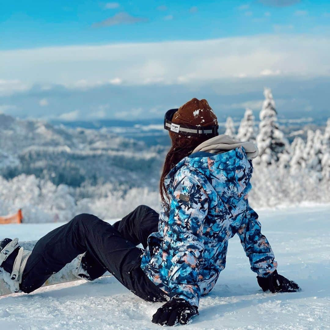 佐々木彩乃さんのインスタグラム写真 - (佐々木彩乃Instagram)「ウェアは去年の　@roxyjapan ❄️❤️ ボードは　@salomon ！ #snowboarding #roxy #snowboard #salomon #スノボ」1月8日 20時07分 - ayano__sasaki