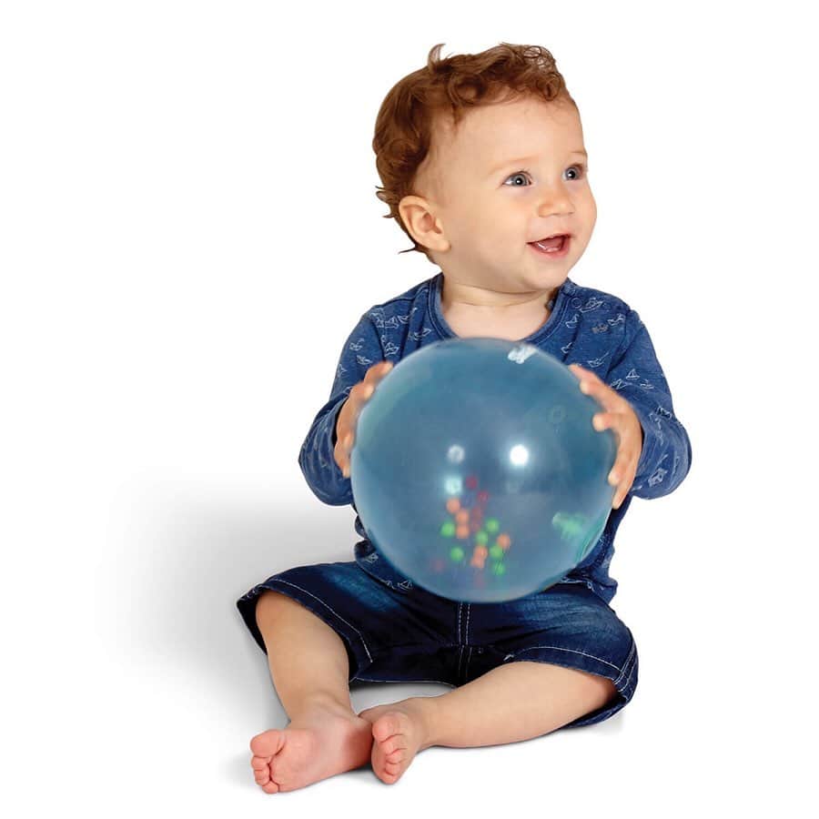 ボーネルンドさんのインスタグラム写真 - (ボーネルンドInstagram)「【お家やお外で 新感覚のボールでからだ遊び】 ・ きょうは、どのボールで遊ぶ？ ボールはあそび道具の原点。新しいあそびを発見したり、考えたりも楽しいあそびに。 ・ 赤ちゃん期は触ったり転がして追いかけたり、幼児期は投げたり弾ませたりと、成長にあわせてステップアップも。様々なからだの動きが楽しめます。 ・ ・ ・ ★ <冬の注目の新商品> pic1 うごきと感覚を楽しむ シェープス＆ボール ¥8,800  pic2 ファンジーボール ¥4,400 pic4 レインボーソフトボール ¥1,980  6ヶ月ごろ〜 ほか ・ ・ ・ → お買いものは、プロフィールリンク→新着商品 または 検索→ボール からどうぞ。 @bornelund」1月8日 20時32分 - bornelund