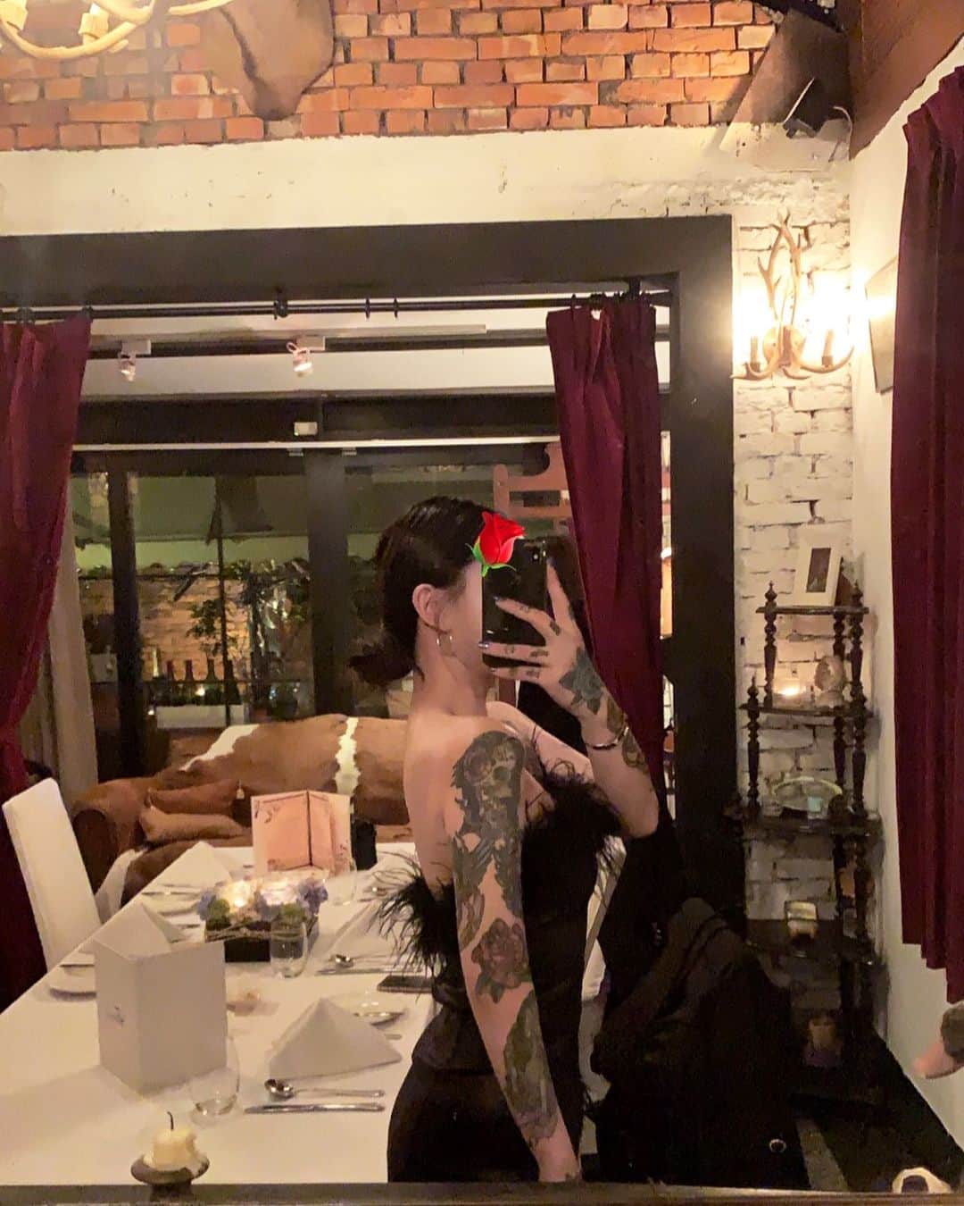 Abby Chenのインスタグラム：「Birthday girl 🌹」
