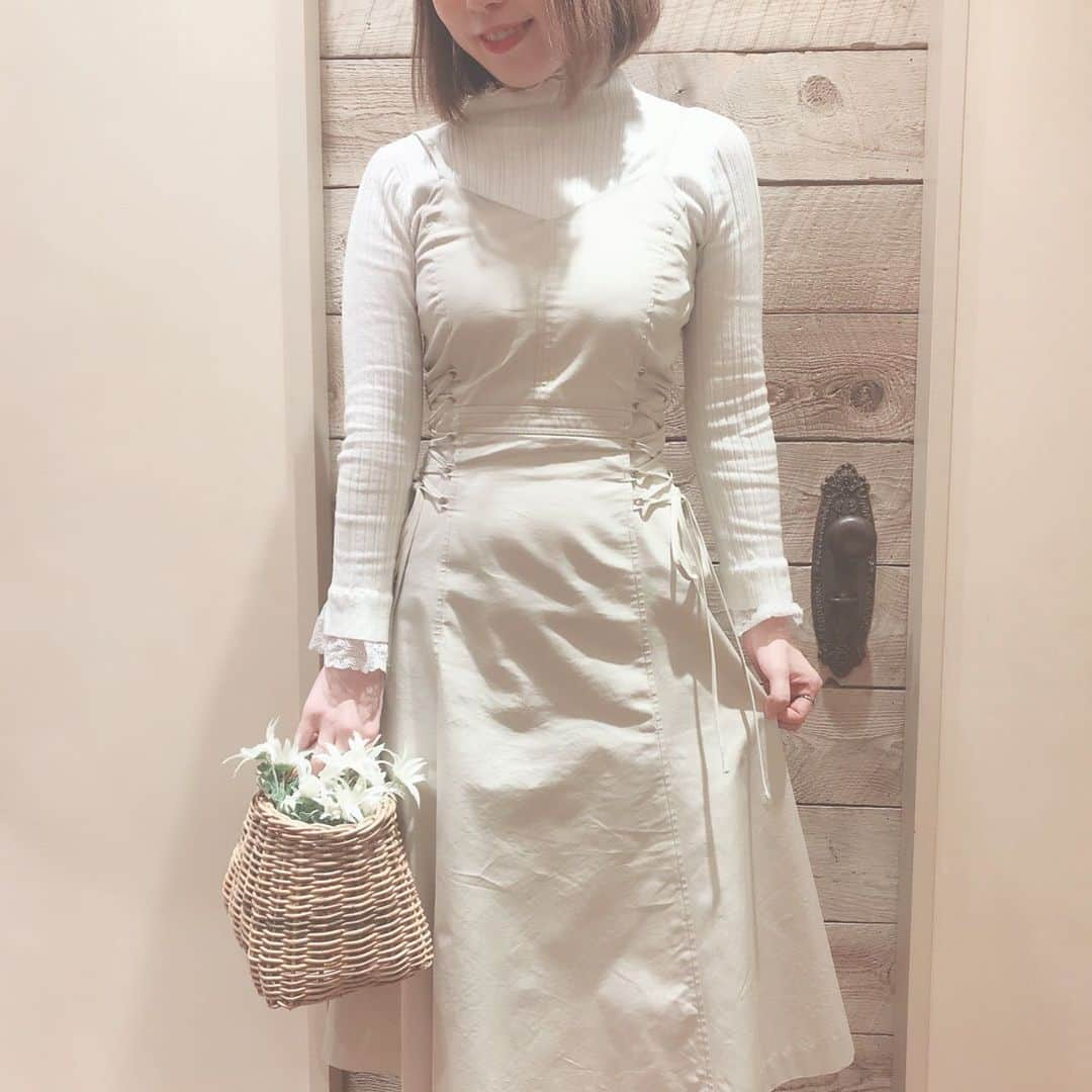 デイシーさんのインスタグラム写真 - (デイシーInstagram)「white coordinate♡ ・ DEICYでは春に向けて新作が入荷しております🌼 明日も今から着れるニットなど入荷致しますので是非お近くの店舗に足を運んでみてくださいね♪ ・ #deicy #mecouture #deicyshinjuku  #shinjukulumine #新宿ルミネ2 #white #coordinate #ootd #new #新作 #ニット #ワンピース」1月8日 20時28分 - deicy_official