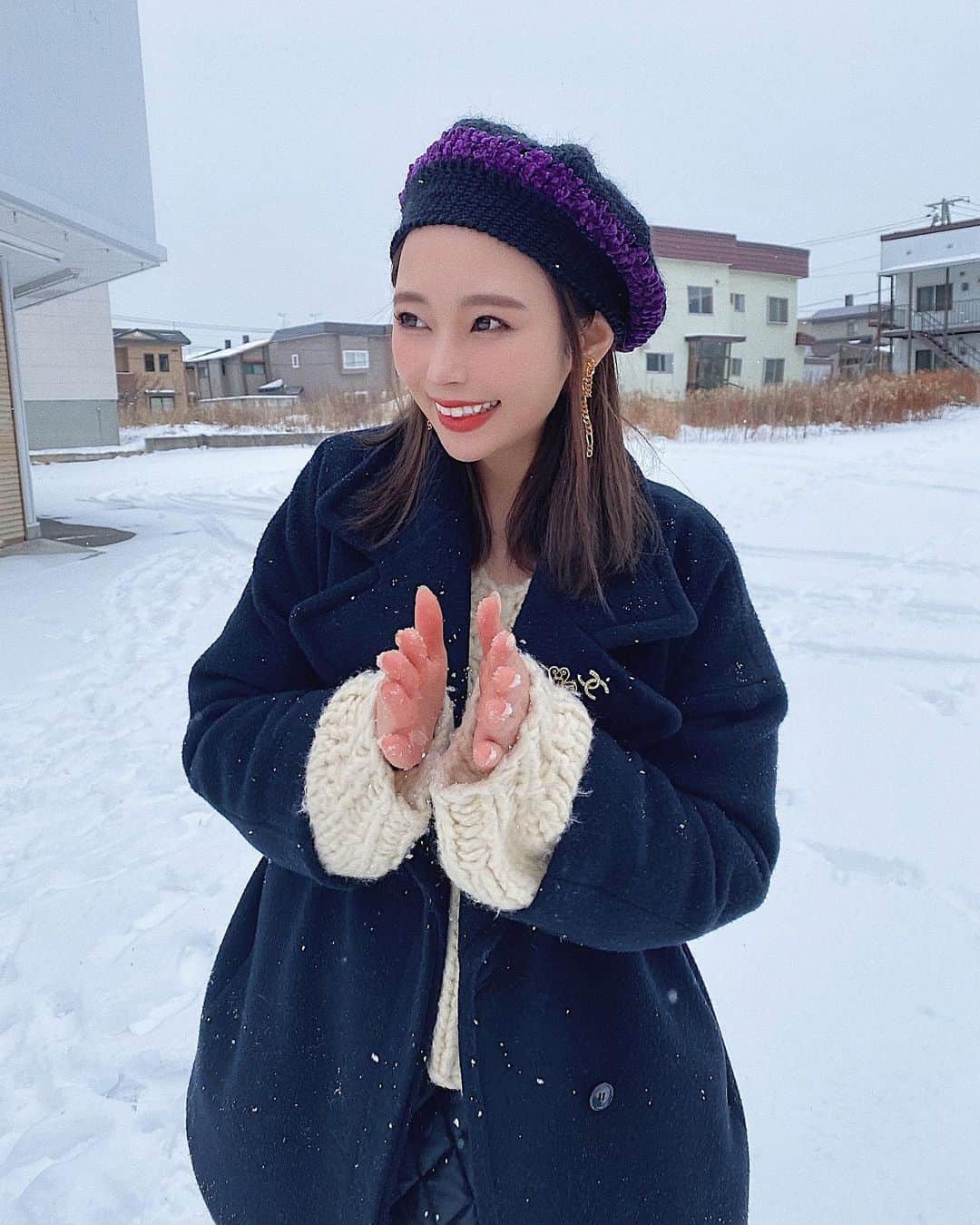 ゆいこ ◡̈♥︎さんのインスタグラム写真 - (ゆいこ ◡̈♥︎Instagram)「⋄﻿ ﻿ 雪！雪！雪！⛄️﻿ ﻿ ﻿ ﻿ じーちゃんばーちゃん﻿ いとこ達に 会いに 札幌に ☃︎ ☃︎ ☃︎﻿ ﻿ ﻿ ﻿ 幸せ充電 まんてん ♡♡﻿ ﻿ ﻿ ﻿ ﻿ ほんで、これ﻿ ばーちゃんが 編んでくれたニット帽♥﻿ ﻿ サイズもぴったしにしてくれて、﻿ オーダーメイド ✰︎﻿ ﻿ あー、うれし。しあわせ。♡﻿ ﻿ ﻿ ﻿ ﻿ ﻿ ﻿ #いつもありがとう #一生大事にする #💓」1月8日 20時38分 - yuiko__h