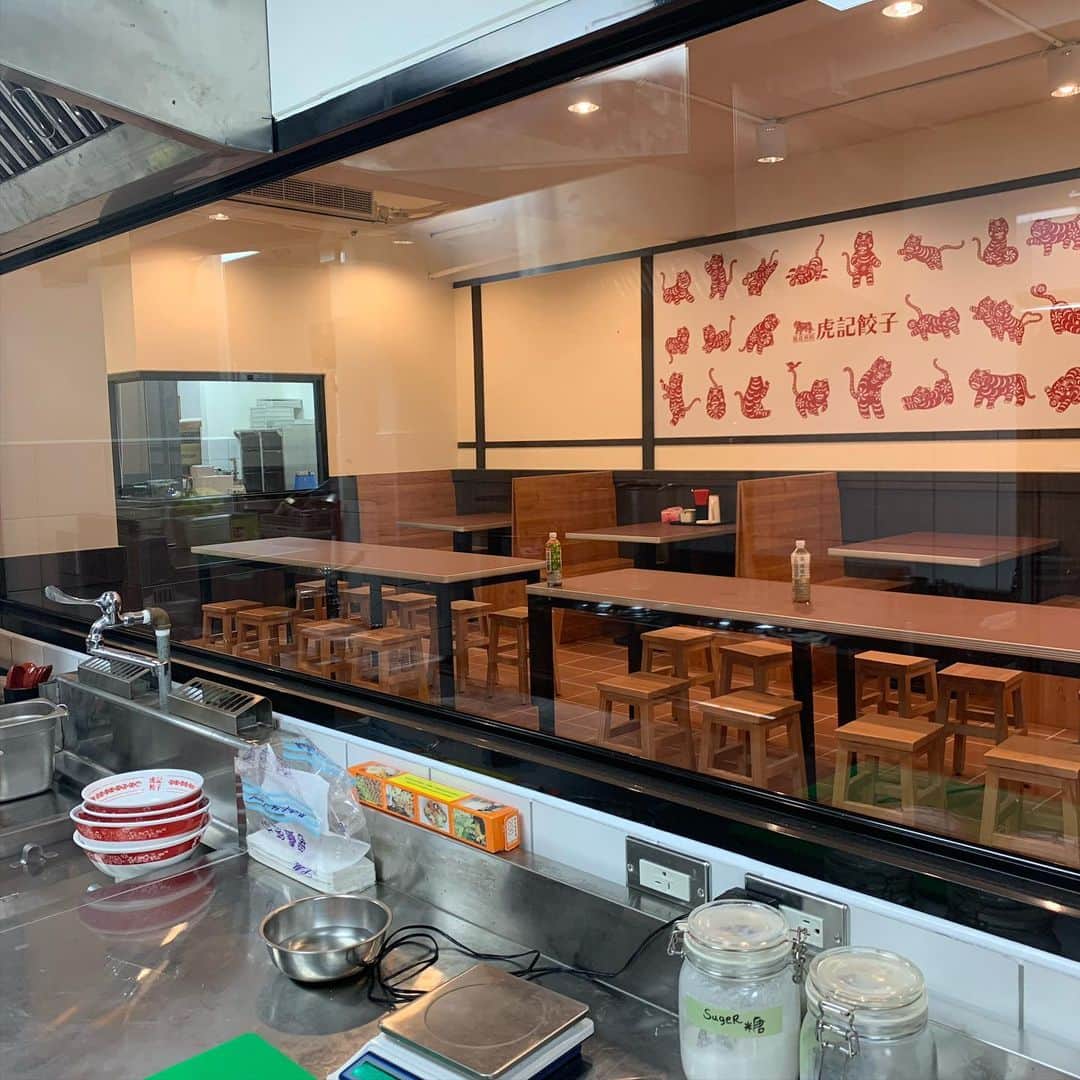 飲食店繁盛会さんのインスタグラム写真 - (飲食店繁盛会Instagram)「笠岡です。台湾に来ています。台湾では、2月にオープンするお店の最終チェックをしています。いい感じです。味もかなり出来上がっています。売れる気満々です。 #飲食店繁盛会　#飲食店コンサルタント  #飲食店繁盛会事例紹介」1月8日 20時40分 - hanjoukai