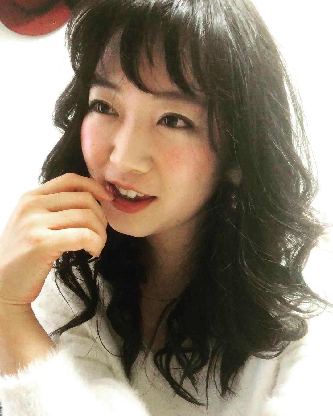 佐々木心音さんのインスタグラム写真 - (佐々木心音Instagram)「本日の気分。 くるくるほわほわ。 アタマもくるくるほわほわ... . . . #curlyhair #myboom #whitecollar #coldday #actress #singersongwriter #kokonesasaki #くるくるヘア #気分 #白を着る #マイブーム #頭もクルクル #ふわふわ #寒さのせいか #佐々木心音」1月8日 20時48分 - sasakikokone