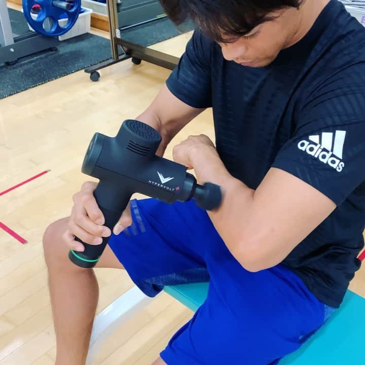 のインスタグラム：「日々の身体の酷使、セルフケアの心強い味方 @hypericejapan #hypervolt #hypervoltplus」