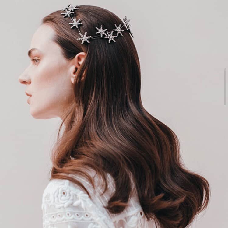 のインスタグラム：「取り扱いアクセサリー✨ シンプルなシニヨンやダウンスタイルにオススメなアクセサリーです💁🏻‍♀️❣️ accessory/ジェニファーベア」