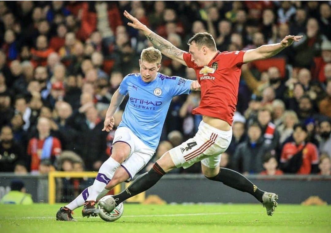 ケヴィン・デ・ブライネのインスタグラム：「Happy to win the derby in my 200th game for city」