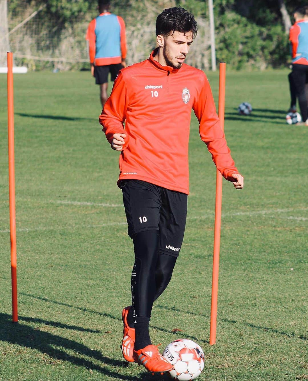 マルコ・バキッチのインスタグラム：「The COMEBACK is always stronger than the setback. 👟⚽️」