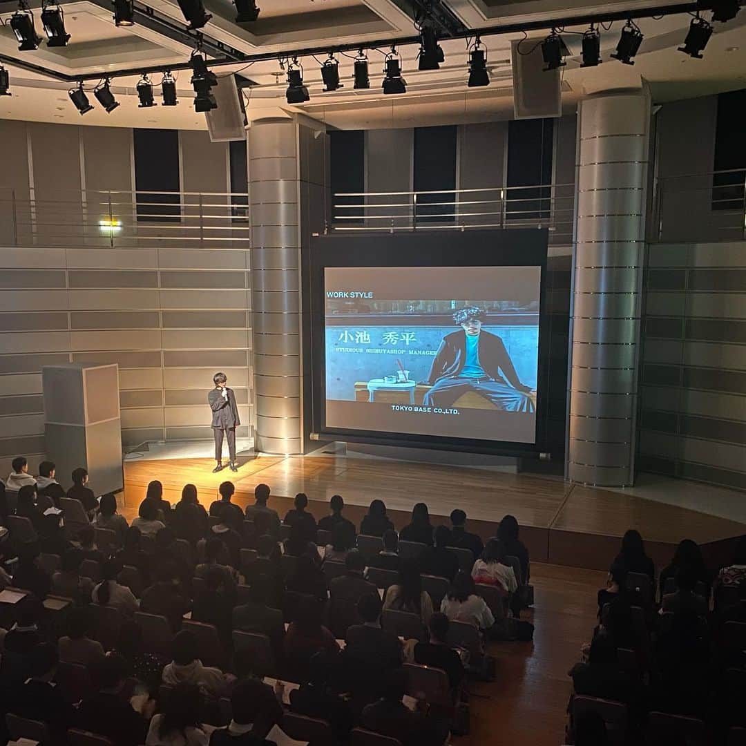 谷正人のインスタグラム：「若手の成長スピードは早い。 彼は入社1年目で今回の新生渋谷パルコ店のオープンに大抜擢された店長であります。 素晴らしい成果を出している理由は特別なことをせずに、口ではなく、行動すること。 彼曰く、英語が大切と思うなら、明日から英語にとりかかれるか、本が大事だと言うなら、1時間以内に本屋にいけるか。 当たり前に誰もができることを愚直にやり続けるのが1番の近道ですね。 スピーチも本質的でしたね。 素晴らしい🙏 #ウチの若手いいのいっぱいいるよ」