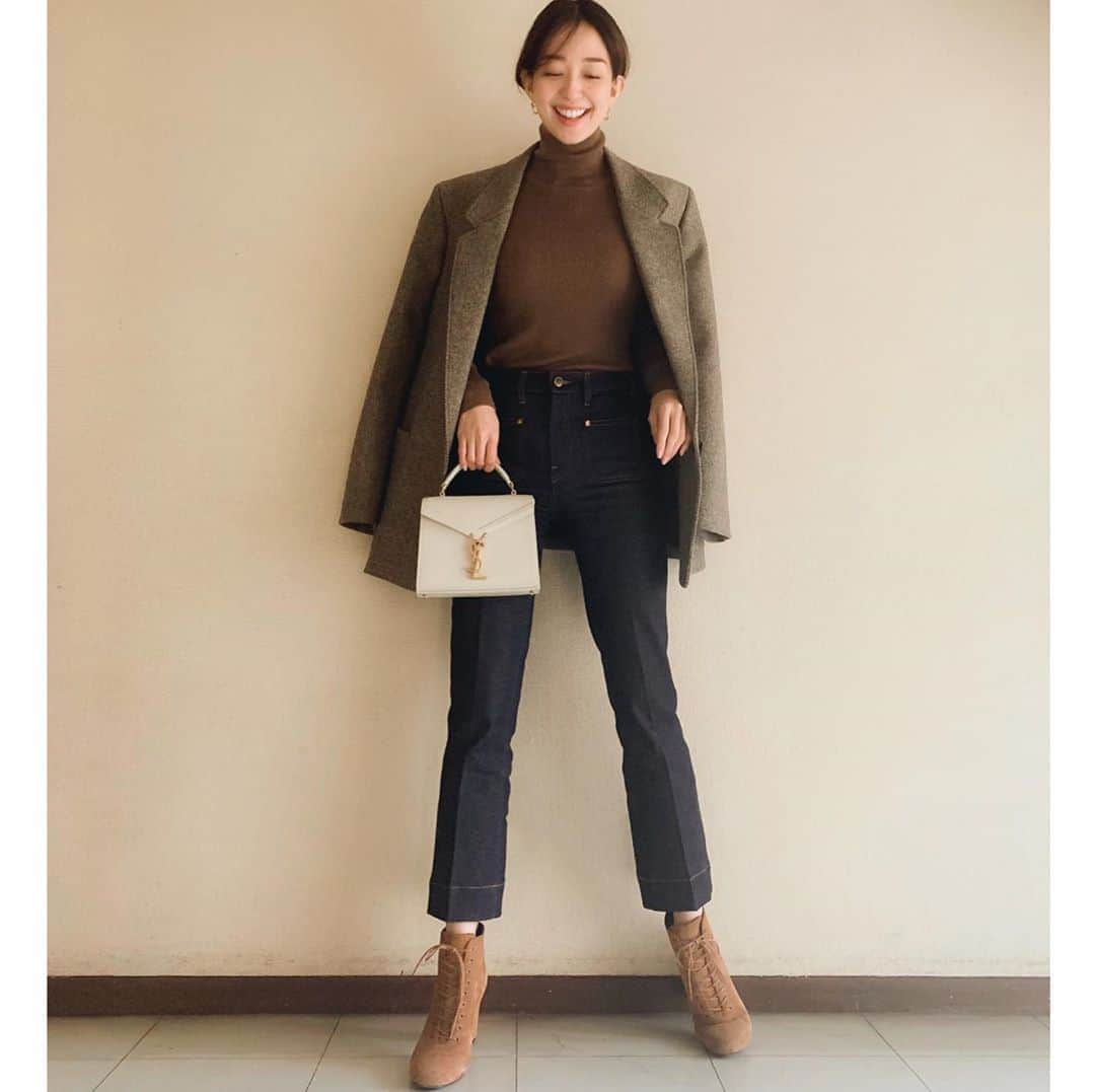 松島花さんのインスタグラム写真 - (松島花Instagram)「: 🤎Outfit🤎 今日が仕事始めでした〜🥳 久しぶりの私服なのにいつもと変わらない デニムジャケットスタイルだけど🥴 でも、最近は茶色が気分です🍂🍂 : Bag: @ysl CASSANDRA Jacket: LEMAIRE Knit: BATONER Denim:KHAITE Boots: SAINT LAURENT #outfit #hanaoutfit #ootd #fashion  #saintlaurent #cassandra #bag #私服 #花私服 #サンローラン #カサンドラ」1月8日 21時51分 - hana_matsushima_official