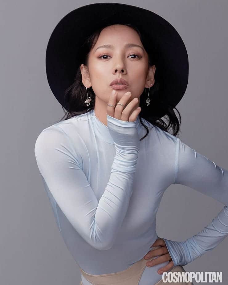 Just a girlさんのインスタグラム写真 - (Just a girlInstagram)「Lee Hyori @hyoleehyolee For Cosmopolitan Magazine Cover December 2019 Issue ❤ . . . . .  #leehyori #hyori #koreangirl #맞팔 #셀스타그램 #셀카 #얼스타그램 #데일리 #선팔 #인스타그램  #l4l #f4f  #like4like #ootd  #おしゃれ #オシャレ #いいね返し #フォロー #韓国人 #韓国 #セルカ #自撮り #ファッション #フォロー」1月8日 21時47分 - cecithegirl