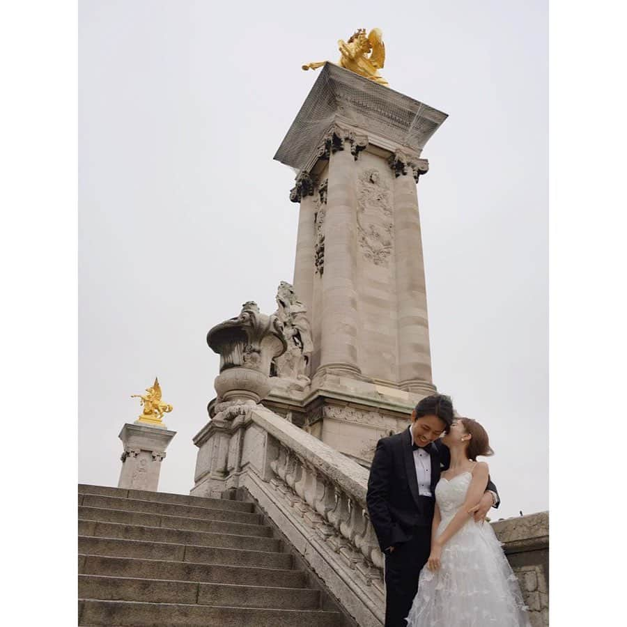 佐藤涼実さんのインスタグラム写真 - (佐藤涼実Instagram)「paris﻿ ﻿ ずっと整理できずやっと見た新婚旅行での1200枚を超える写真達。﻿ ﻿ お互い自然体がいいねって話して、特にカメラを気にせず街を散策しました💎🎞﻿ タクシーで移動しながらカフェに寄ったり、本屋さんに寄ったり。﻿ ﻿ パリに似合うちょっと曇りの薄暗い空と建物のコントラストが本当に美しかったんだ♡」1月8日 21時48分 - suzumi_sato