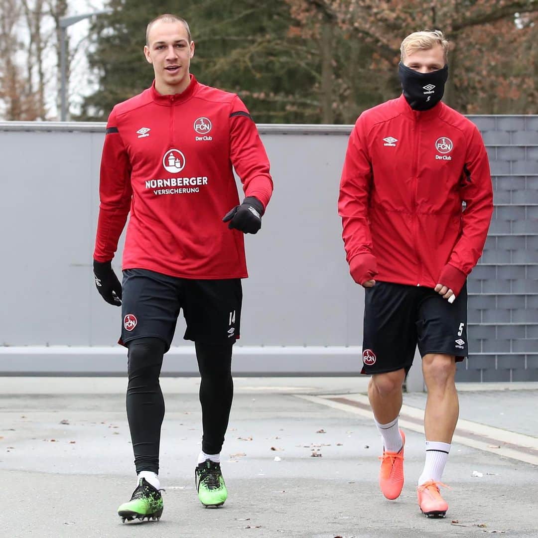 ヨハネス・ガイスのインスタグラム：「🤪🤪🥶 #fcnürnberg」