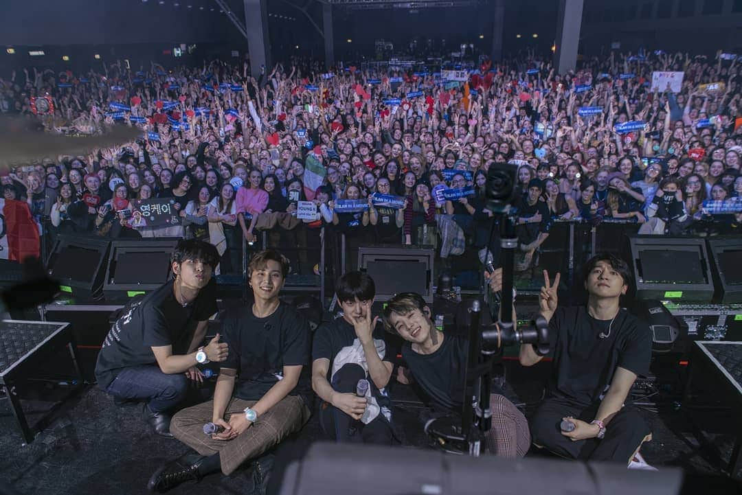 DAY6さんのインスタグラム写真 - (DAY6Instagram)「Grazie Milan for an amazing night!! We had such a great time here!! Definitely wanna come back to you guys asap!! Plz remember, YOU are the star of your life!! 👍」1月9日 7時55分 - day6kilogram