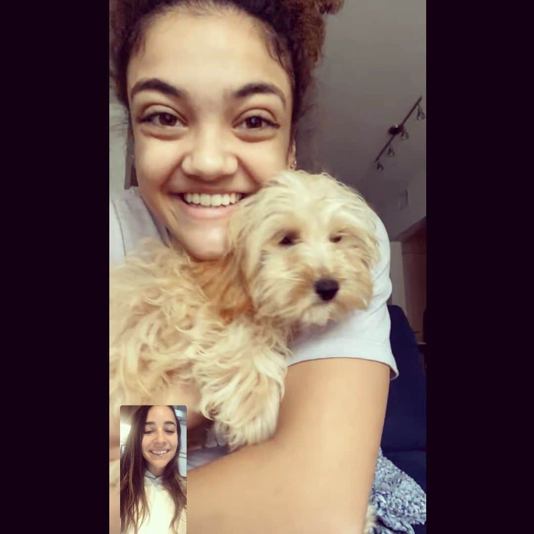 アリー・レイズマンさんのインスタグラム写真 - (アリー・レイズマンInstagram)「Do you ever just FaceTime your friend just to see their dog ? @lauriehernandez 😜」1月9日 7時56分 - alyraisman