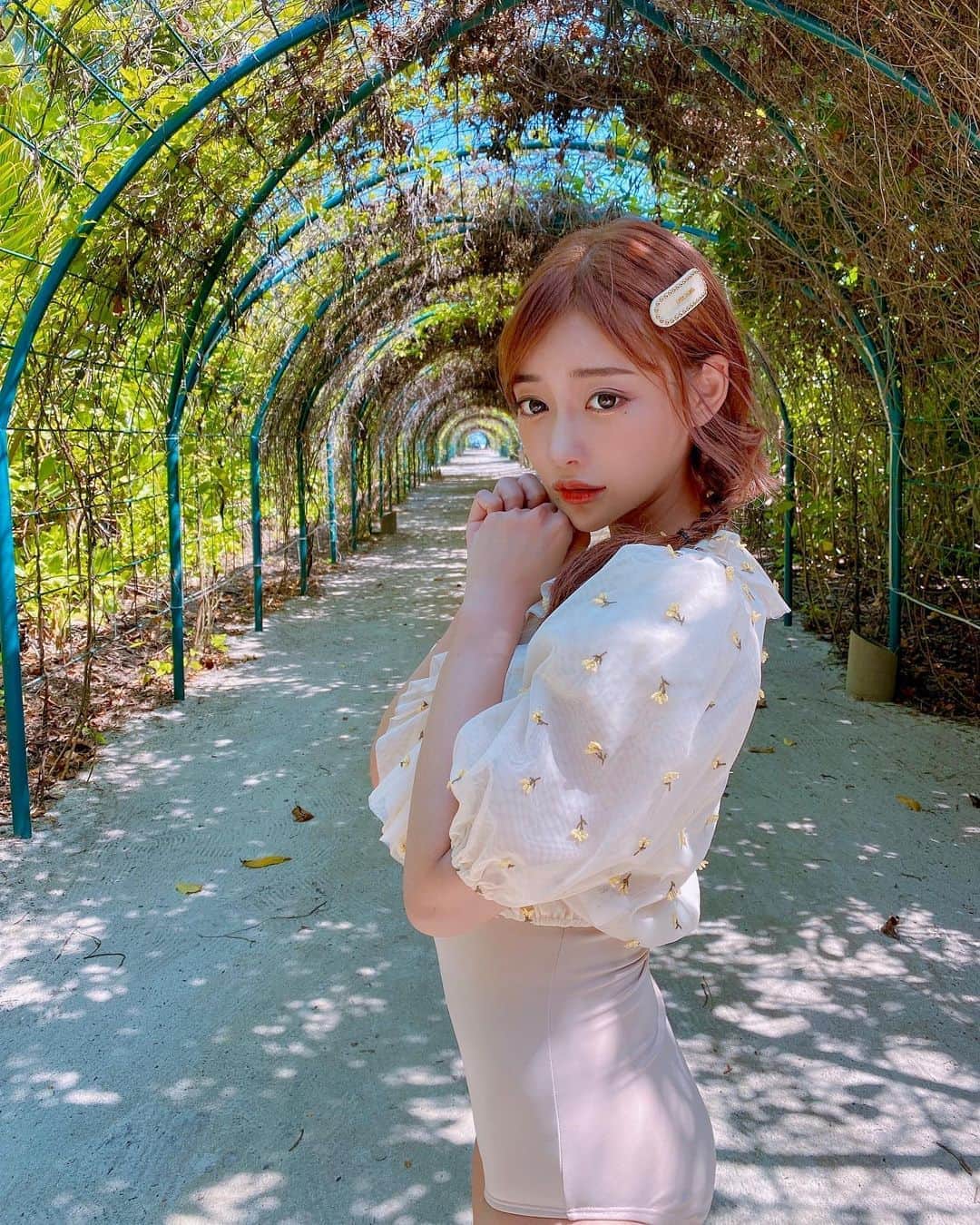 明日花キララのインスタグラム：「ネイチャー系きらちゃん🌿👧🏽」