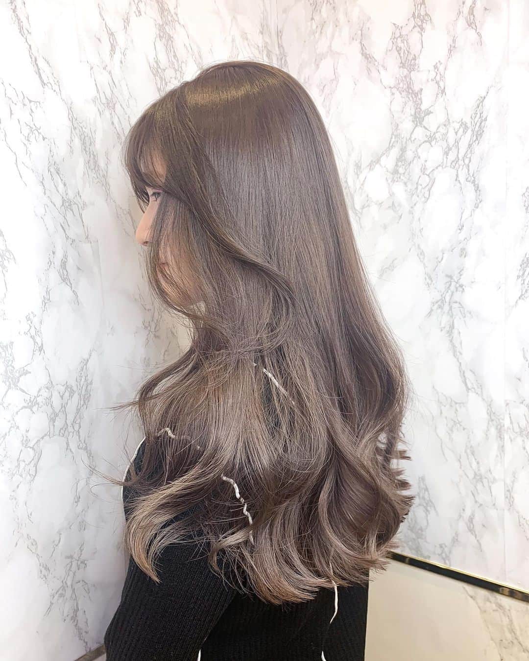 原涼香のインスタグラム：「白肌プレミアムカラー🇰🇷✨ 『 Korean Grayge 🤎🤎 』 ケアブリーチ ２回べース♡ 透け感たっぷり上品カラー♡ ㅤㅤㅤㅤㅤㅤㅤㅤㅤㅤㅤㅤㅤ」