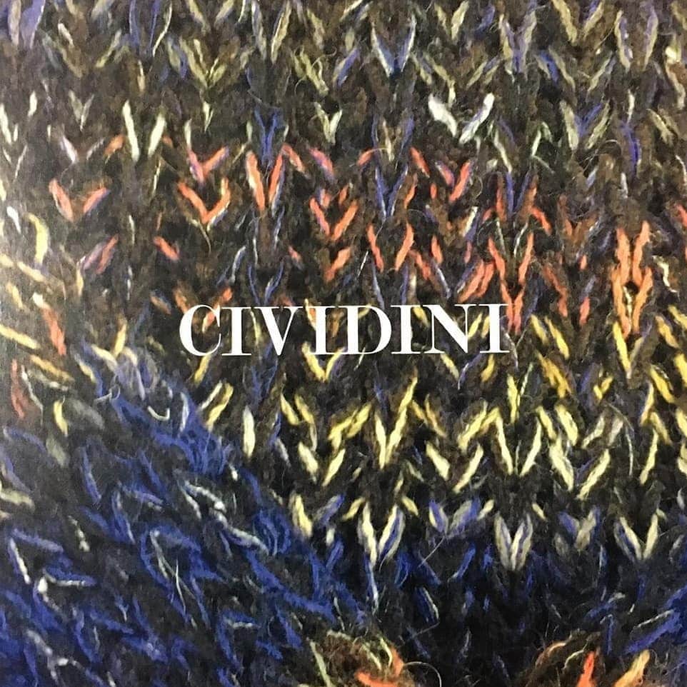チヴィディーニのインスタグラム：「Beautiful and creative knits: our DNA since 1988.  #cividini #pitti #knits #madeinitaly #cashmere」