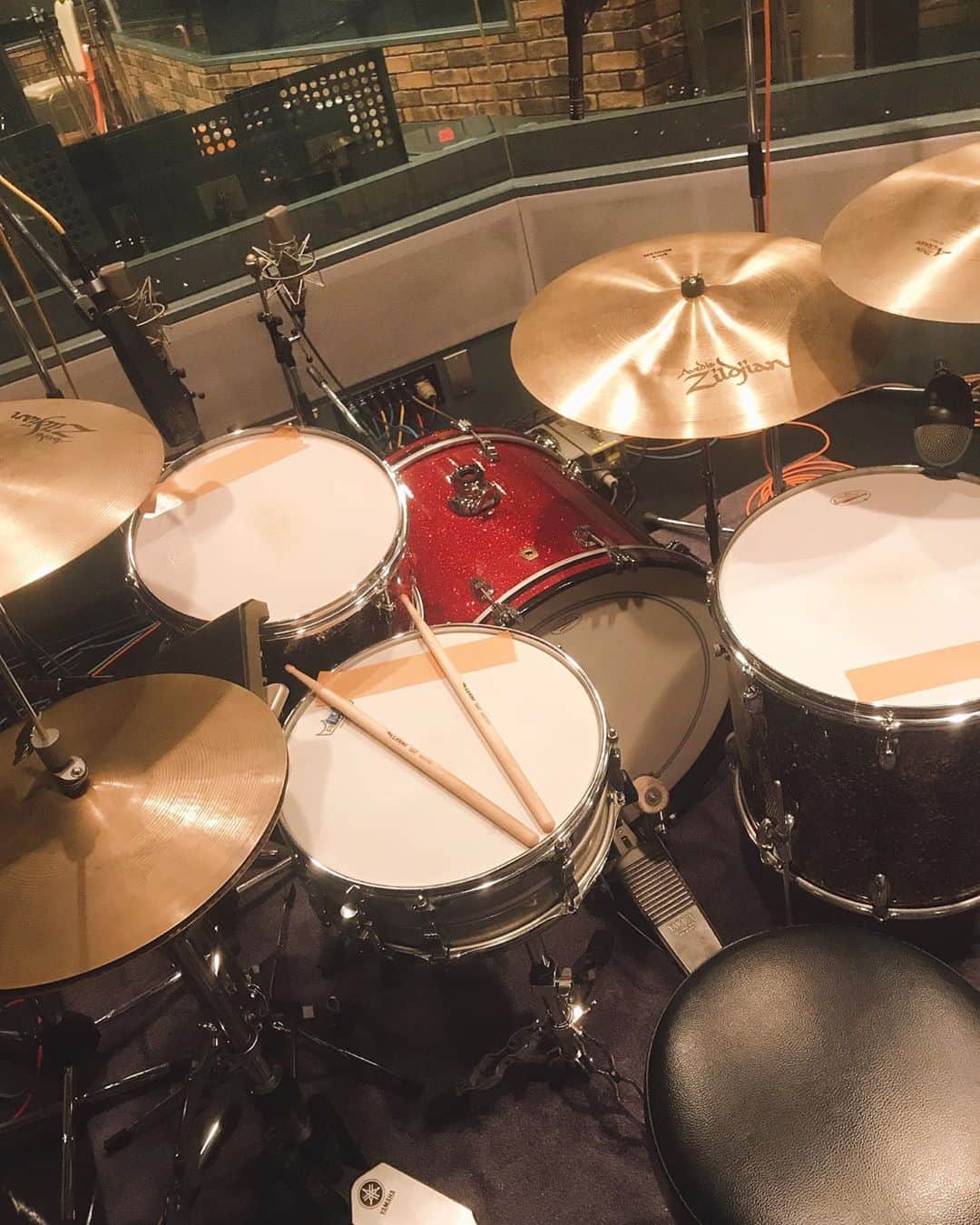 ほな・いこかのインスタグラム：「SlingerlandとLudwigの、おコラボ。 #slinderland #ludwig #おコラボ」