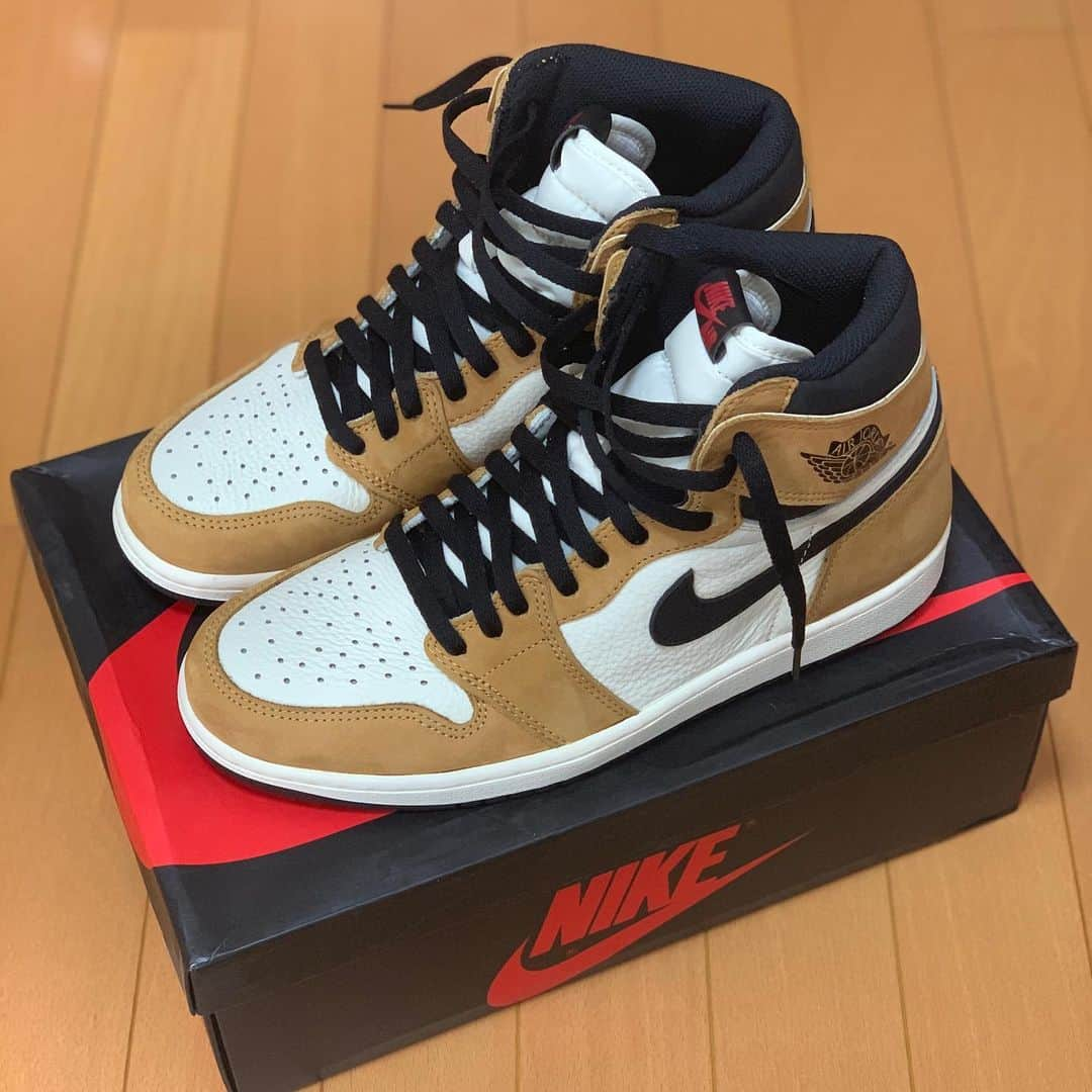 岩本煌史さんのインスタグラム写真 - (岩本煌史Instagram)「got new kicks!! NIKE AIR JORDAN 1 RETRO HIGH OG ROOKIE OF THE YEAR  #nike #ナイキ #airjordan #airjordan1 #aj1 #airjordan1high #airjordan1rookieoftheyear #airjordan1rookie #rookieoftheyear #snkrs #prowrestler #プロレスラー #三重県 #桑名市 #出身 #岩本煌史 #sneaker #スニーカー #スニーカー大好き #足元倶楽部 #キモ撮り#スニーカーヘッズ #イワモトヘッズ」1月9日 0時03分 - koji_iwamoto